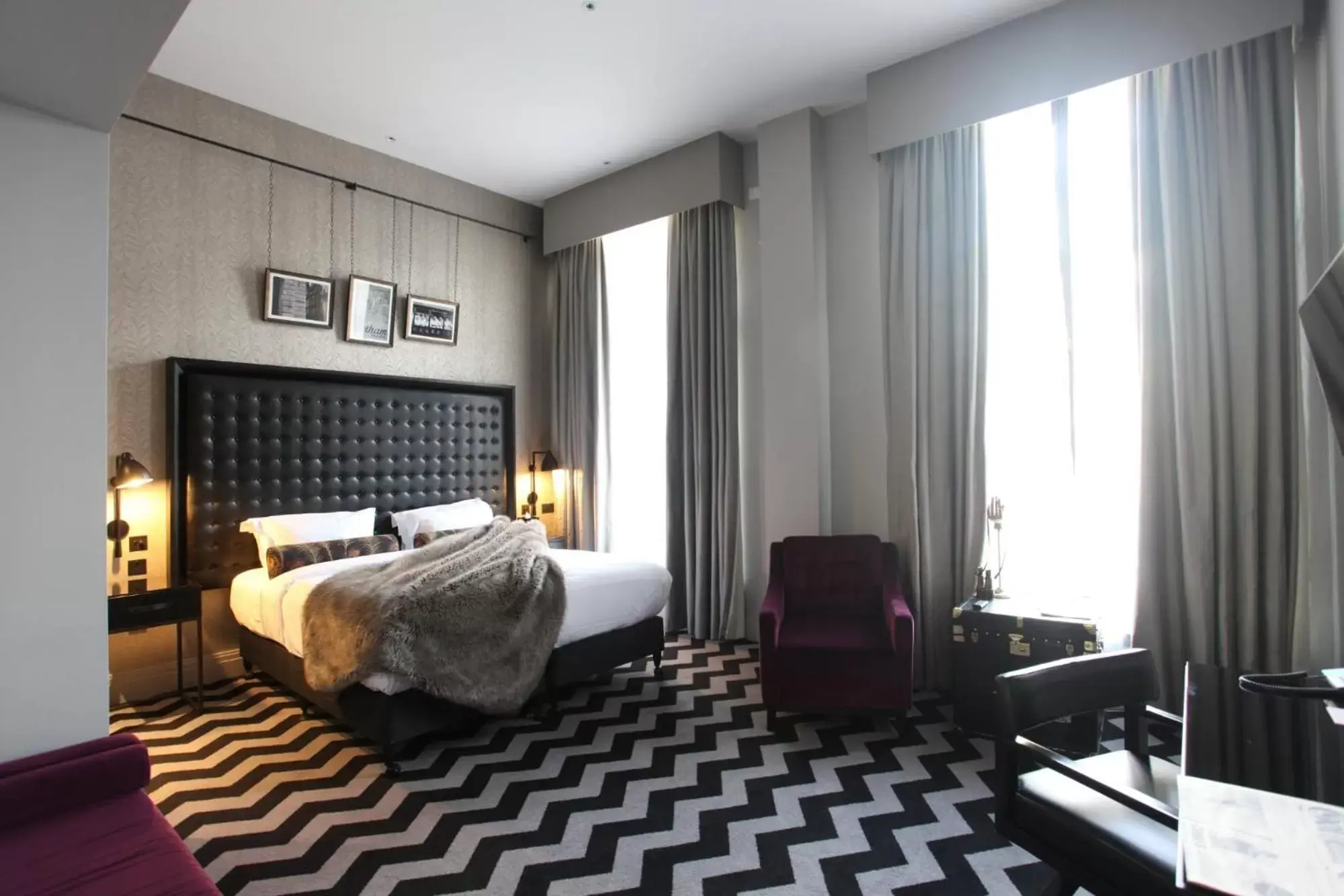 Bed in Hotel Gotham