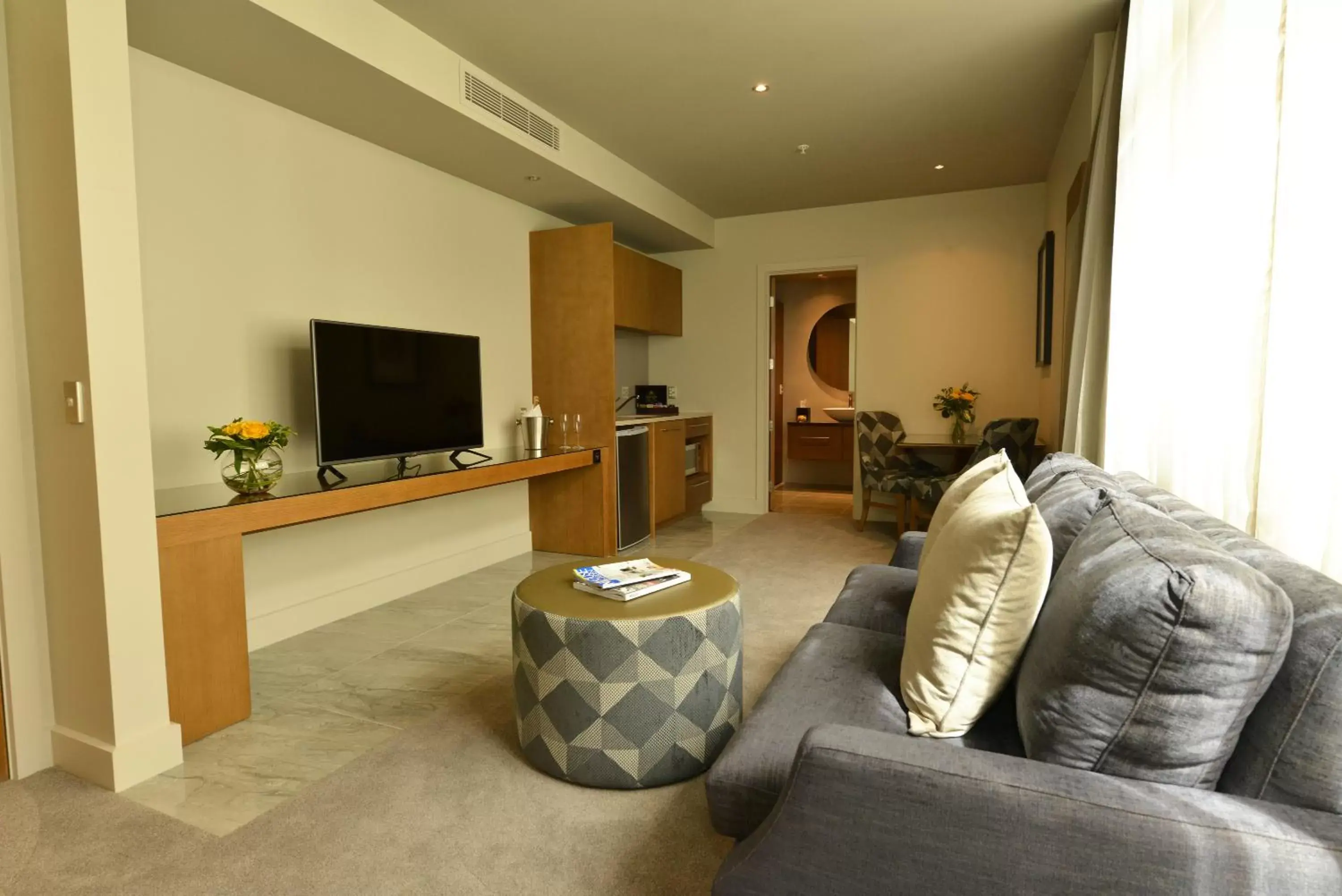 Living room, Seating Area in Distinction Dunedin Hotel