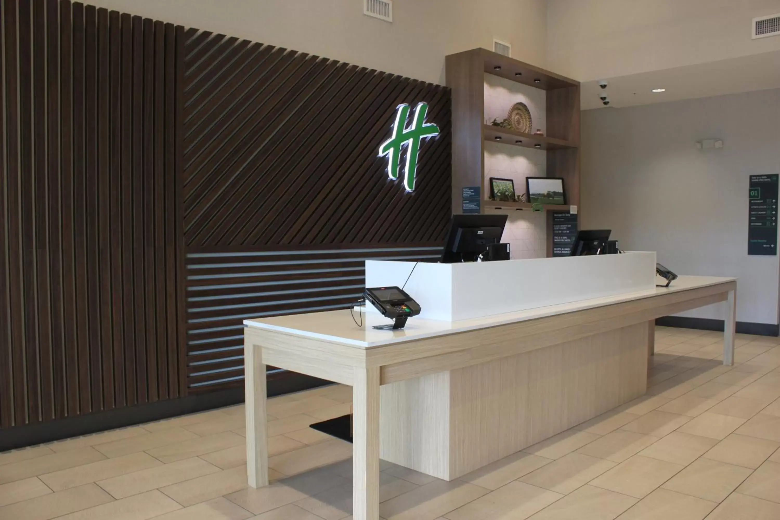 Property building in Holiday Inn & Suites - Hopkinsville - Convention Ctr, an IHG Hotel