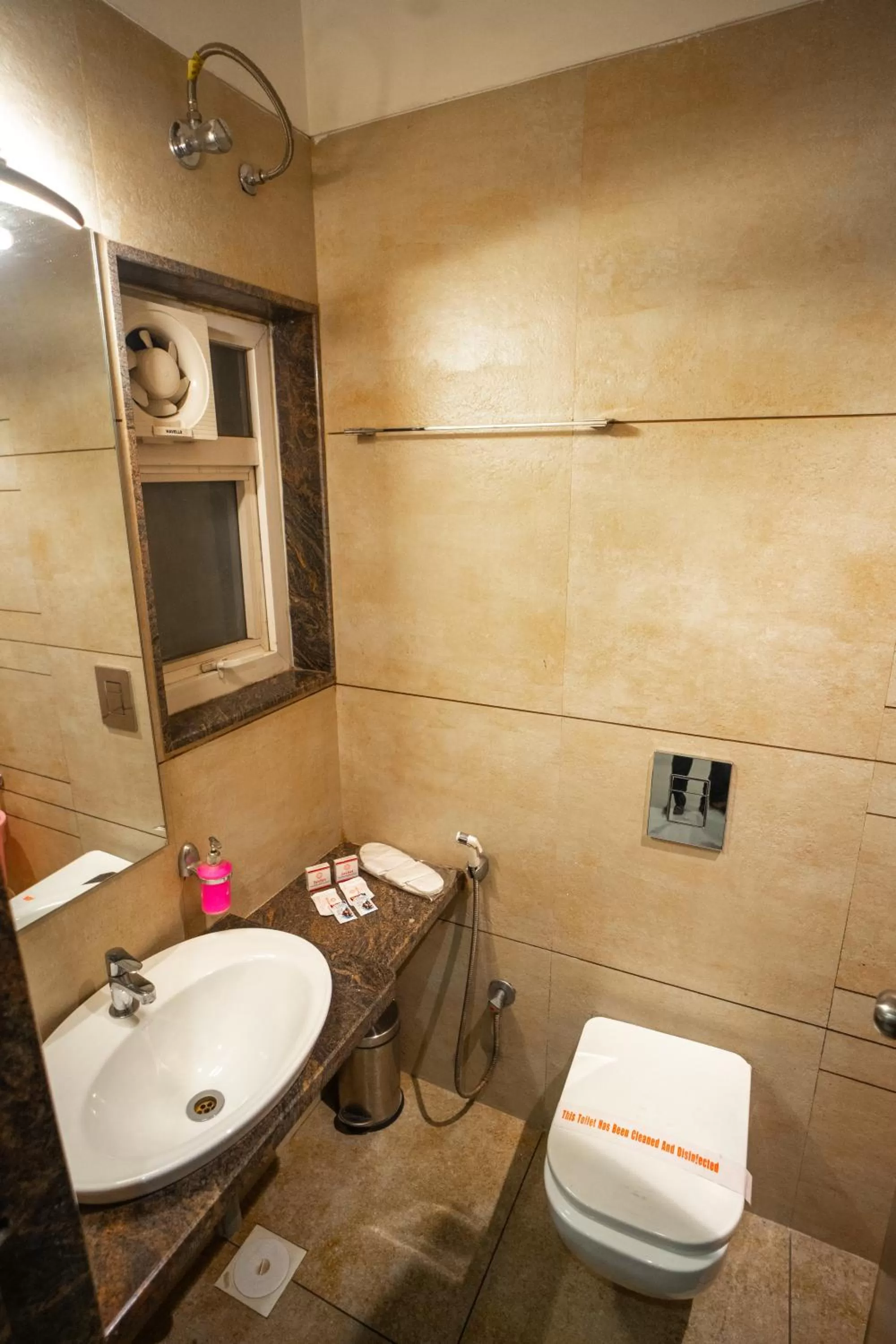 Shower in Hotel SRI SRI EXECUTIVE KOLHAPUR NEAR MAHALAXMI TEMPLE