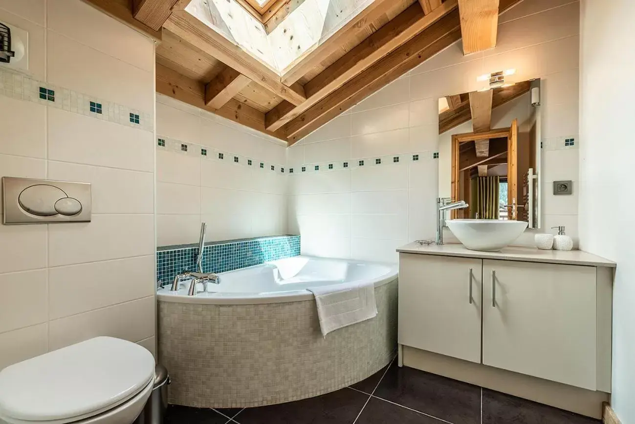 Bathroom in Eden Hotel, Apartments and Chalet Chamonix Les Praz