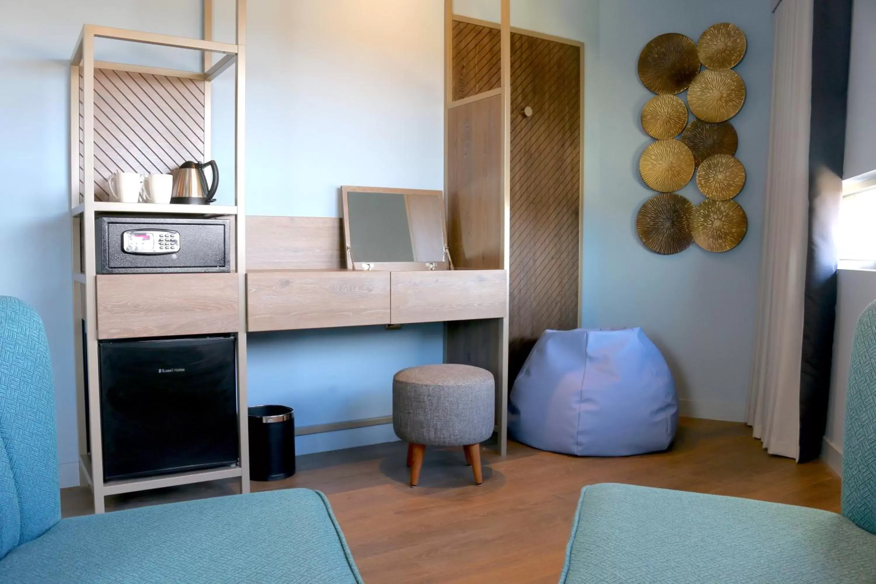 Seating area, TV/Entertainment Center in Hex Wildlife Hotel at Yorkshire Wildlife Park