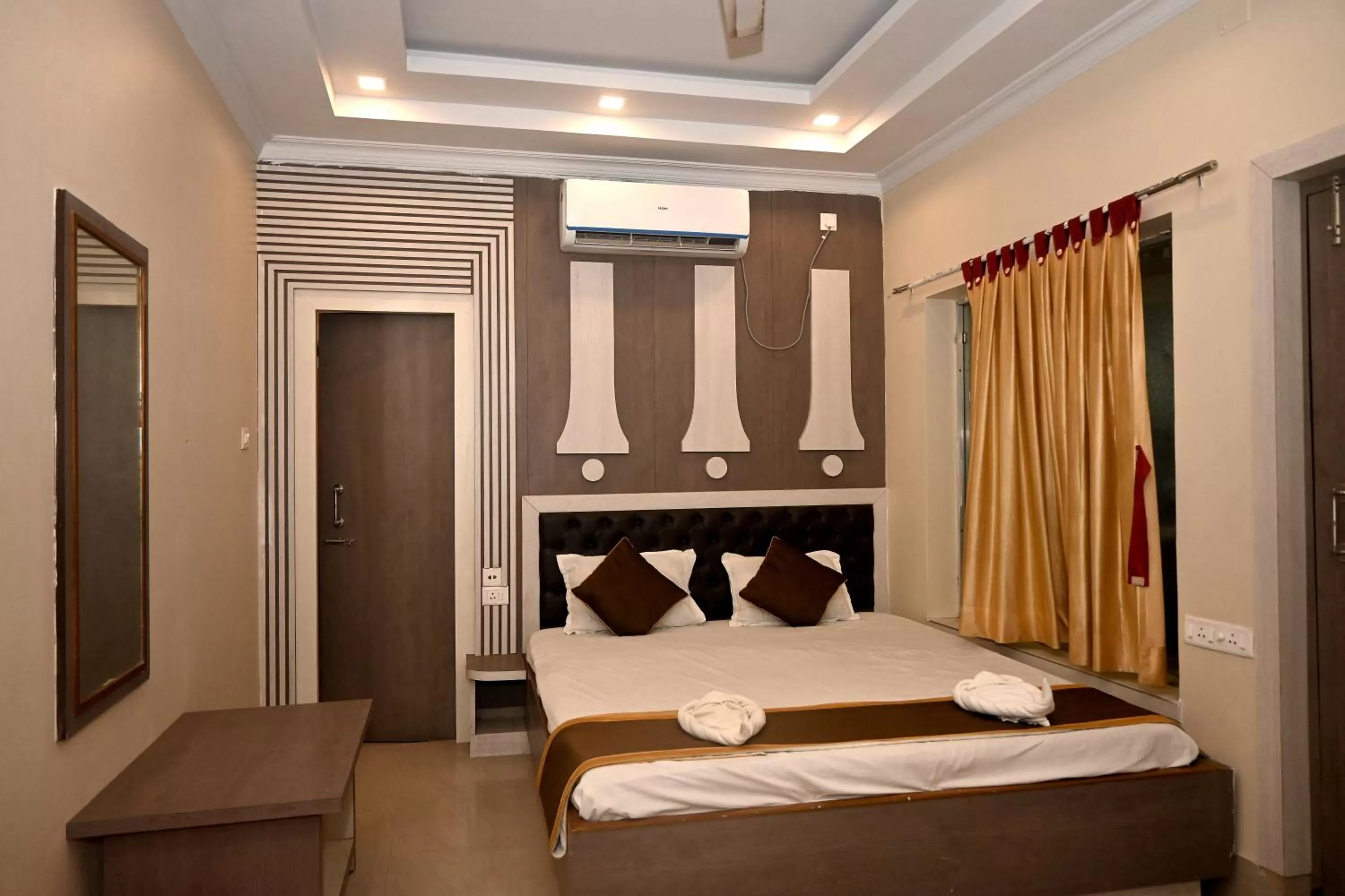 Bed in Royal Sea View