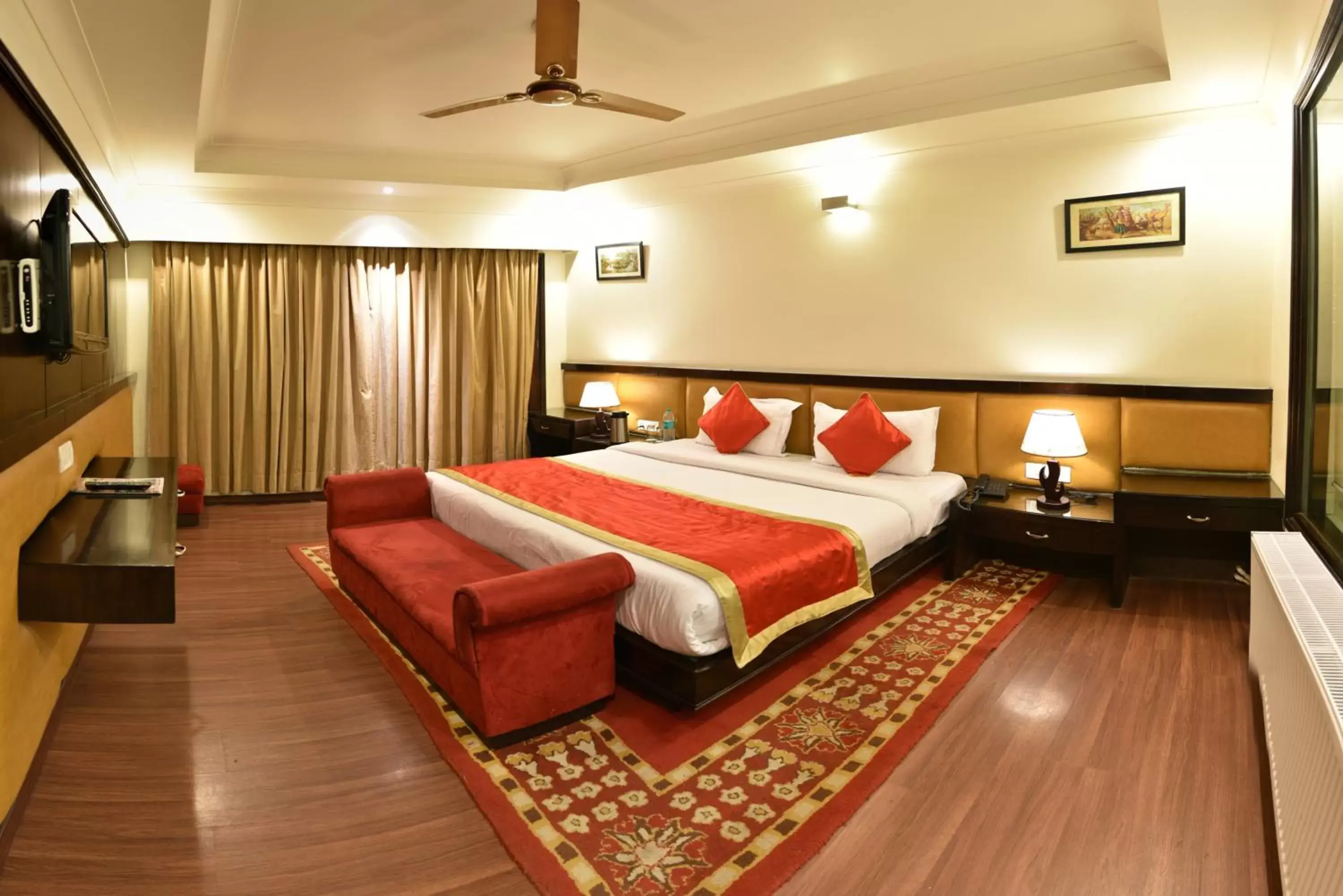 Photo of the whole room, Bed in Indraprastha Resort, Dalhousie