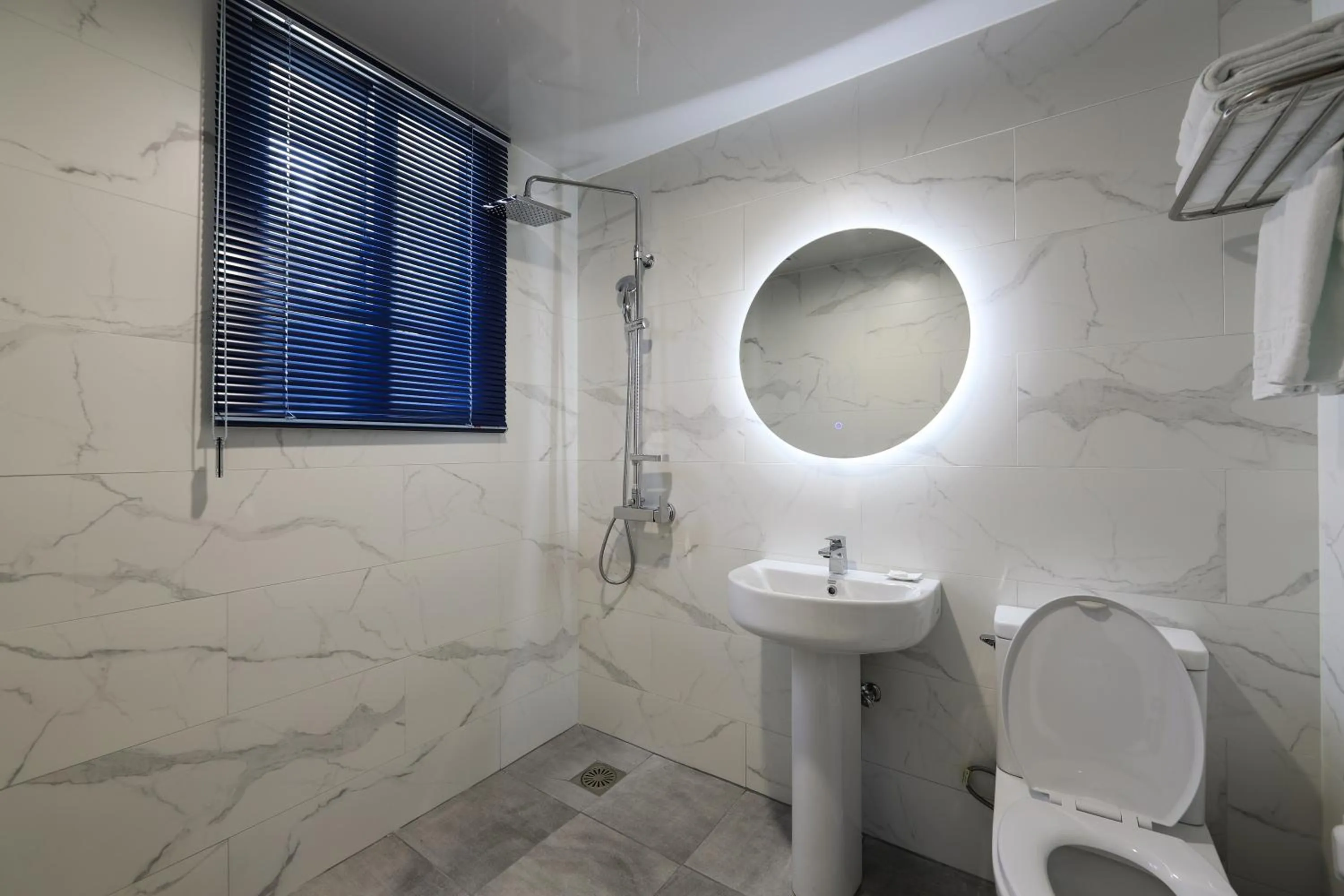 Shower in Hotel Seogwipean