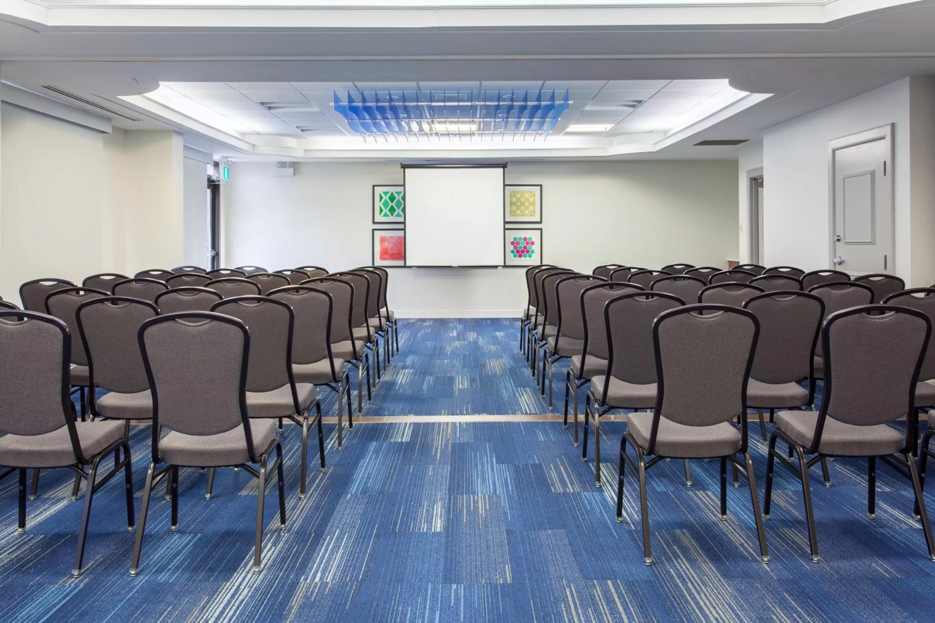 Meeting/conference room in Holiday Inn Express & Suites Mississauga-Toronto Southwest by IHG