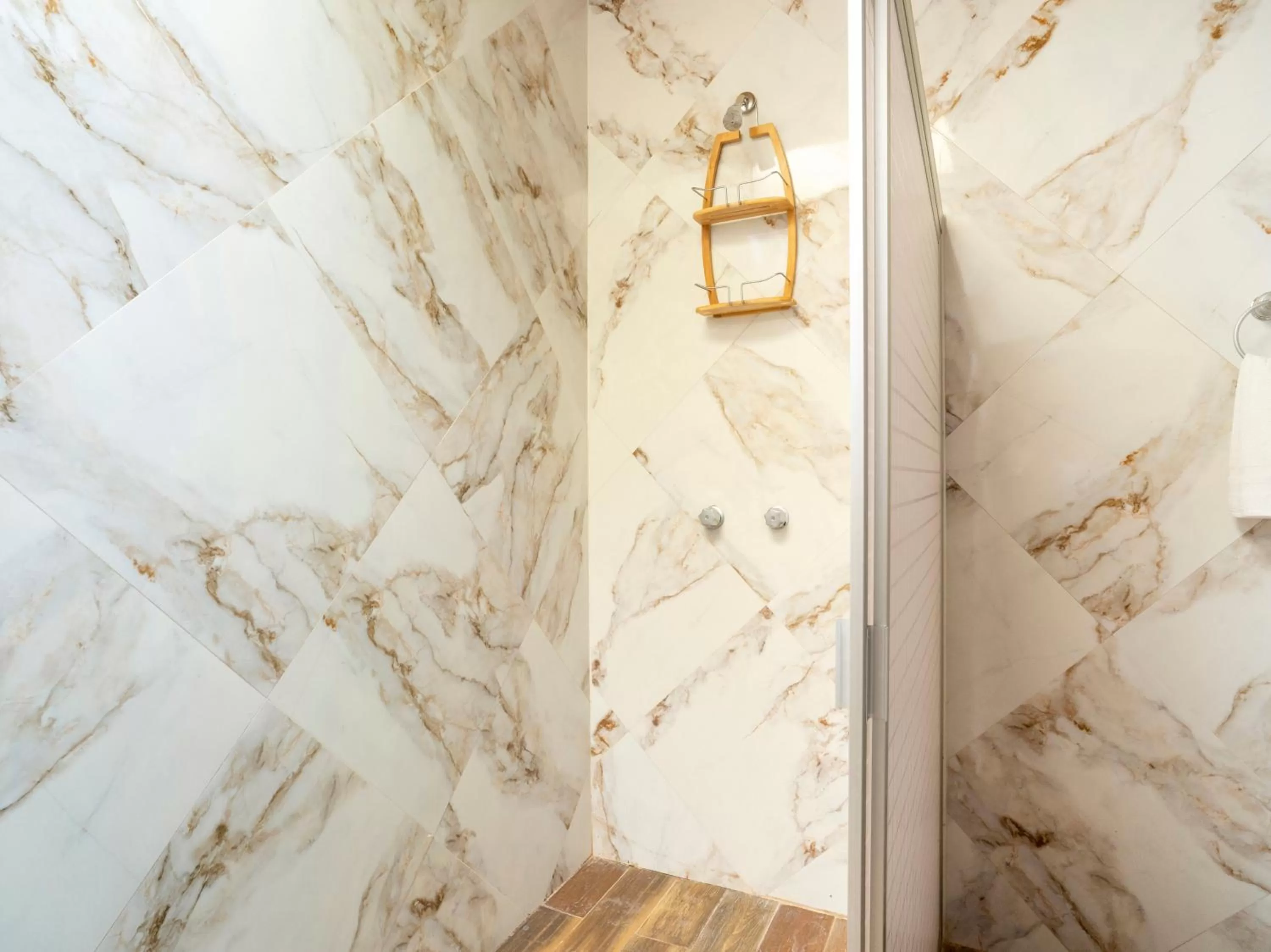 Bathroom in Capital O Hotel Posada Terraza, Tequila Jalisco