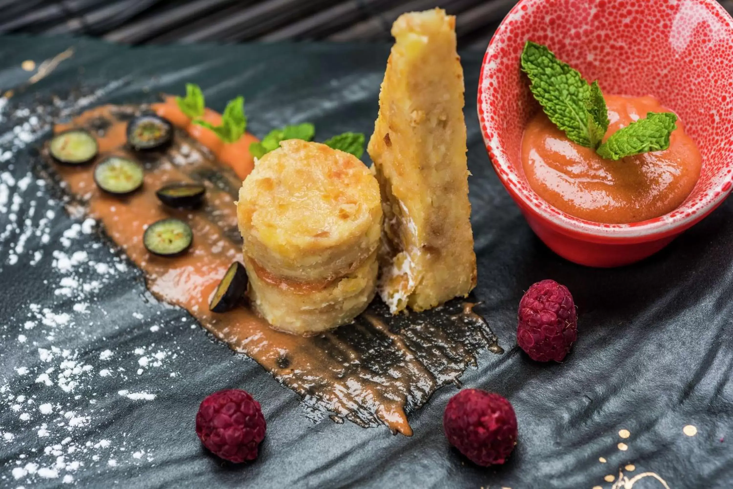 Dining area, Food in Embassy Suites by Hilton Bogotá - Rosales