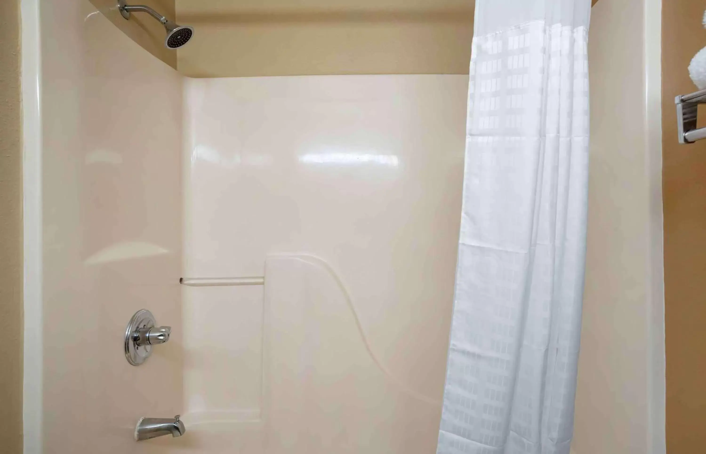 Bathroom in Extended Stay America Suites - Mobile - Spring Hill