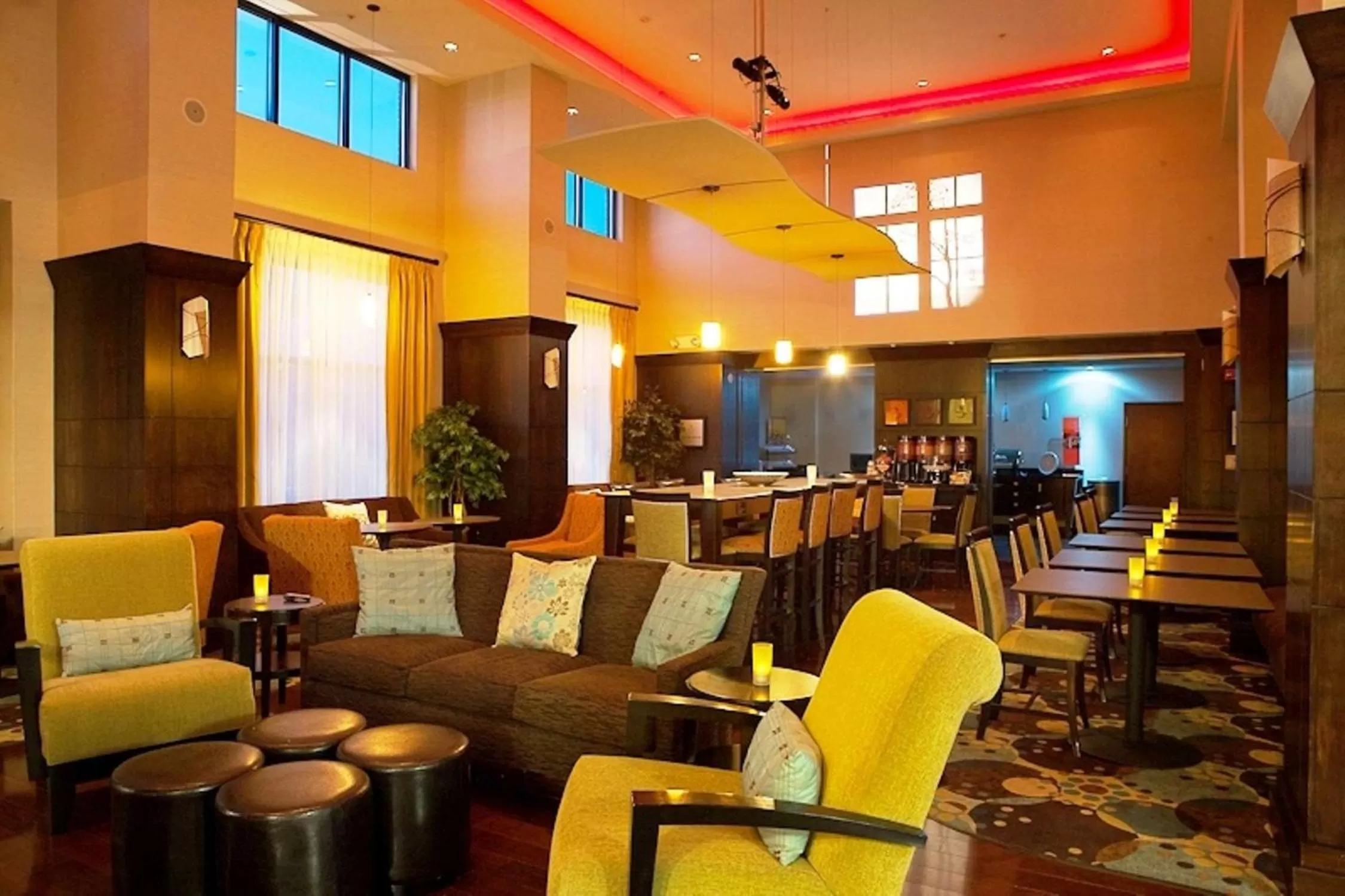 Lobby or reception in Hampton Inn & Suites Detroit-Canton
