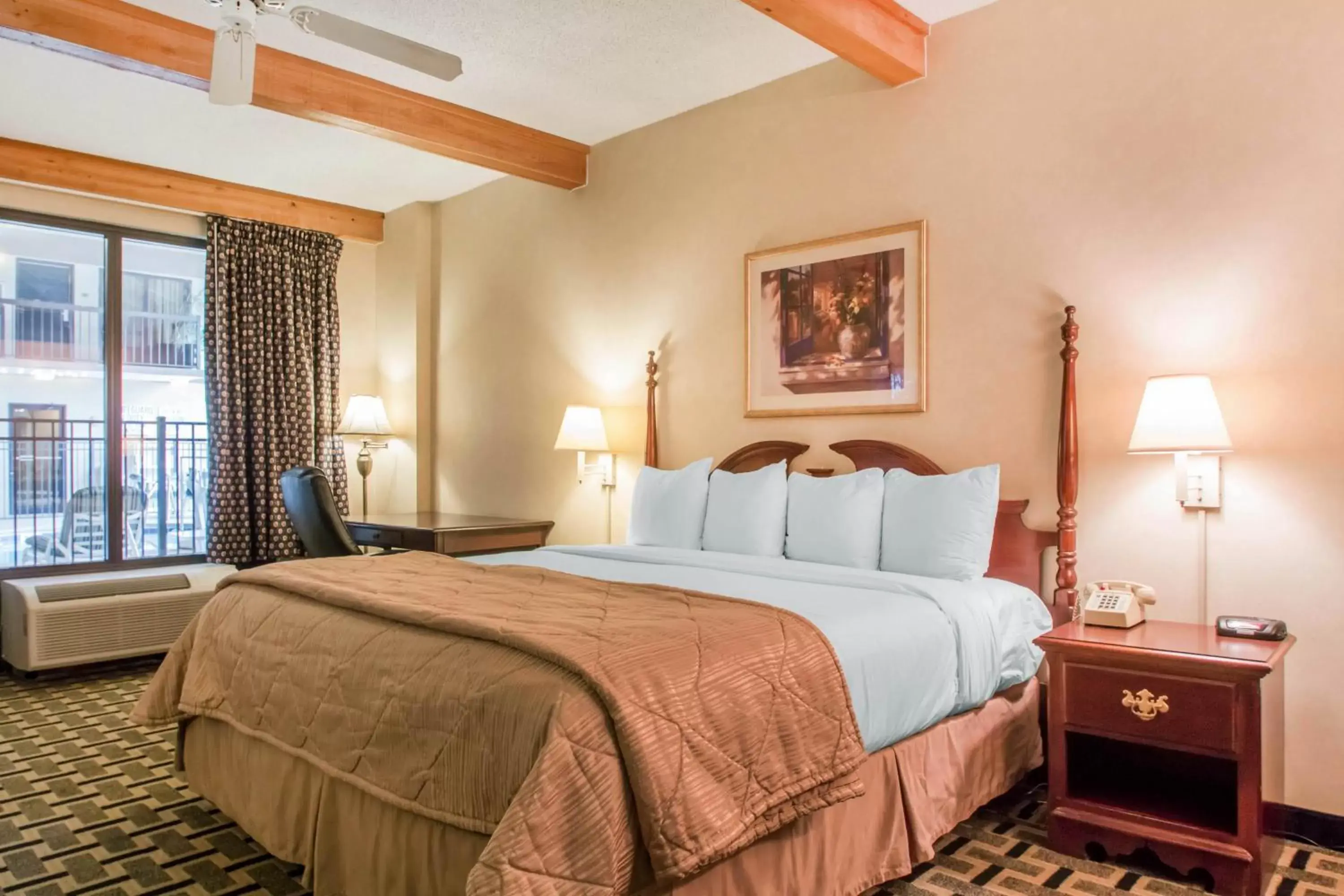 Bedroom, Bed in Quality Inn & Suites Ridgeland