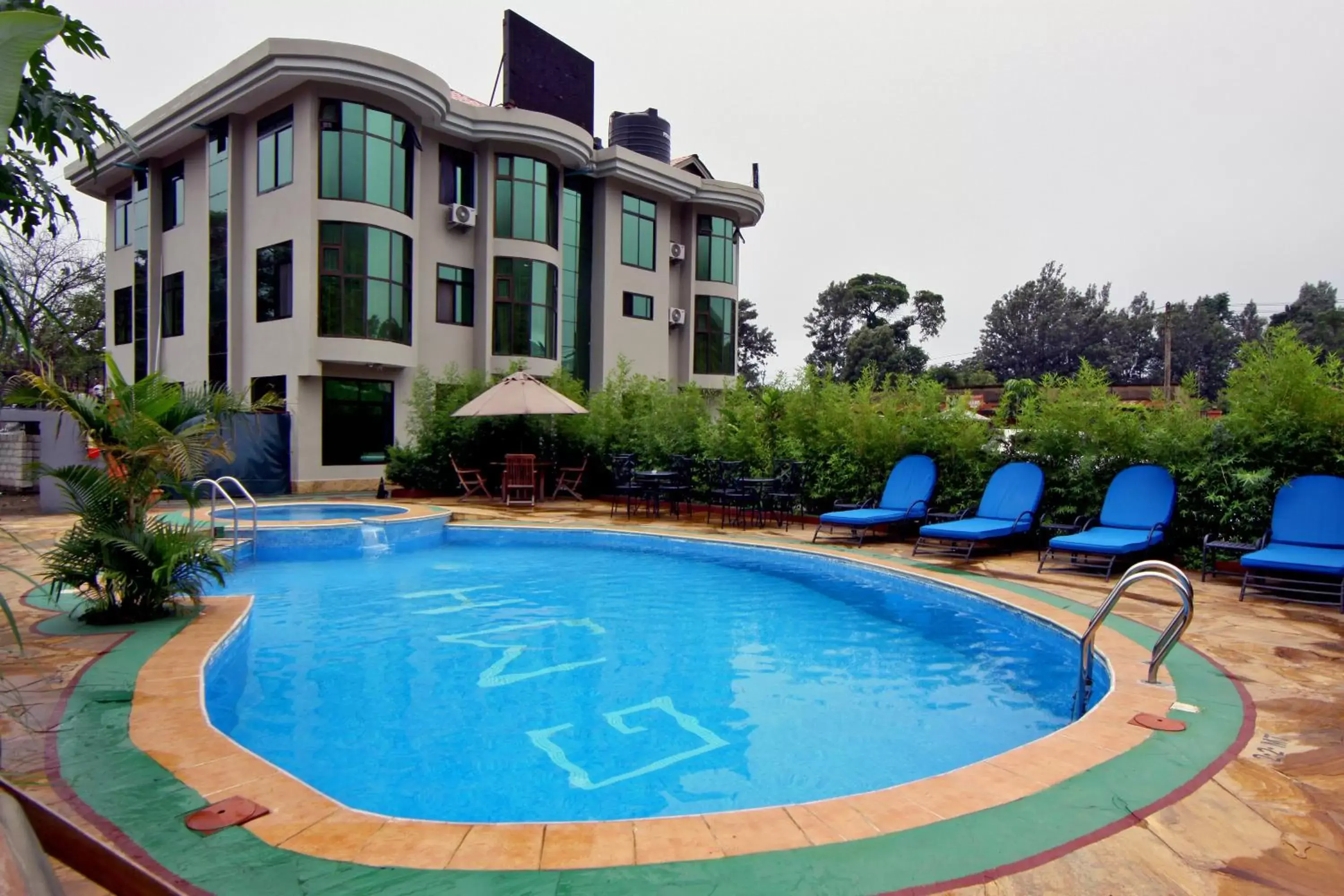 Swimming Pool in Green Mountain Hotel