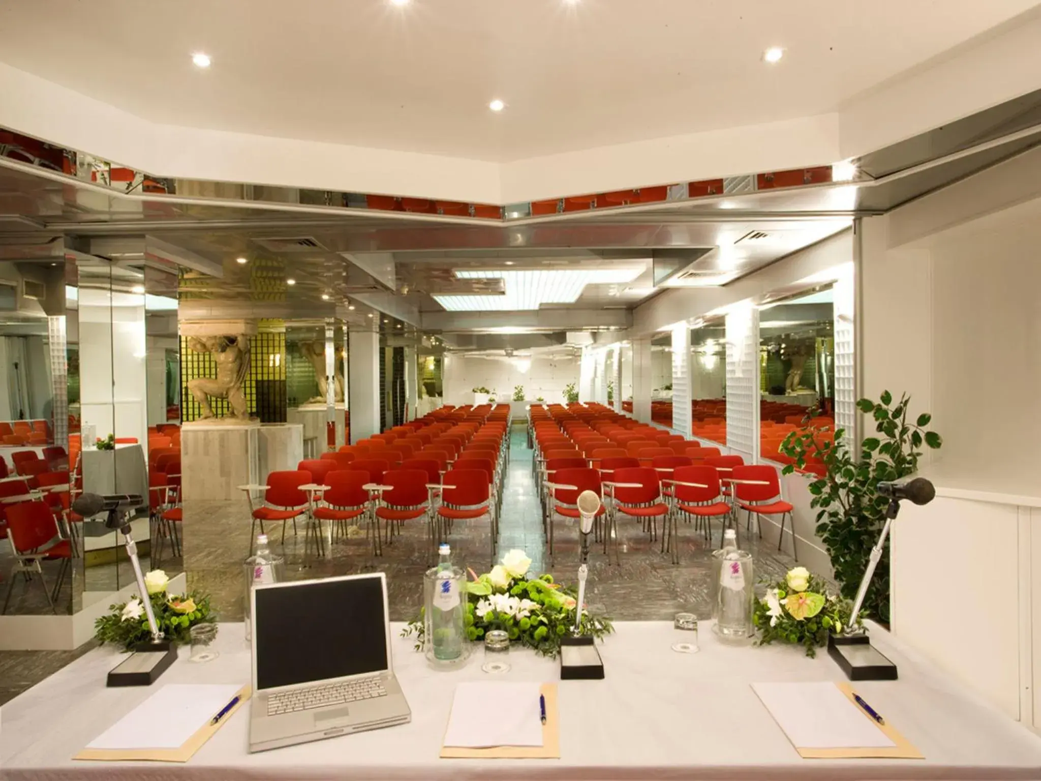 Business facilities in Hotel Savoy