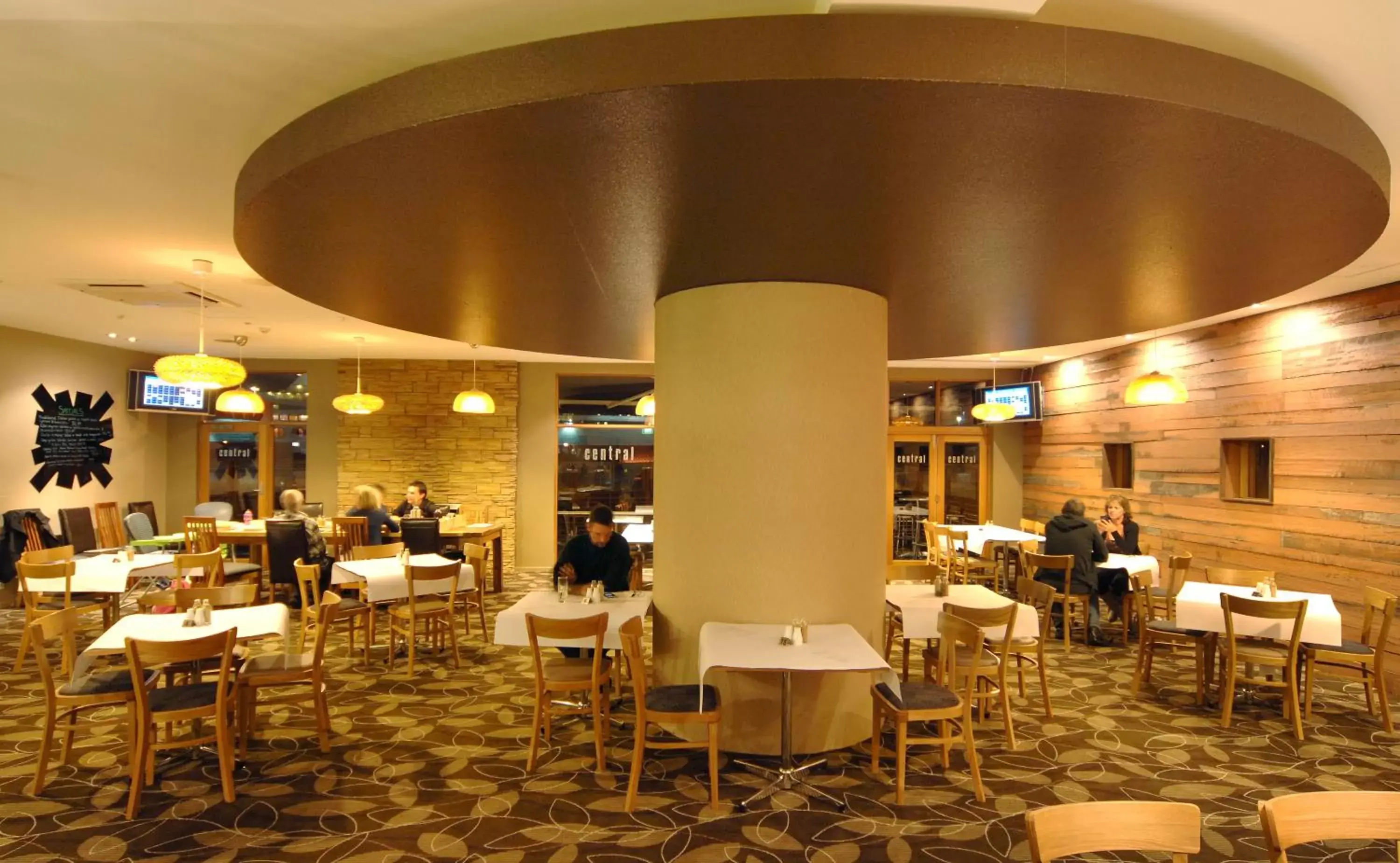 Restaurant/Places to Eat in The Formby Hotel