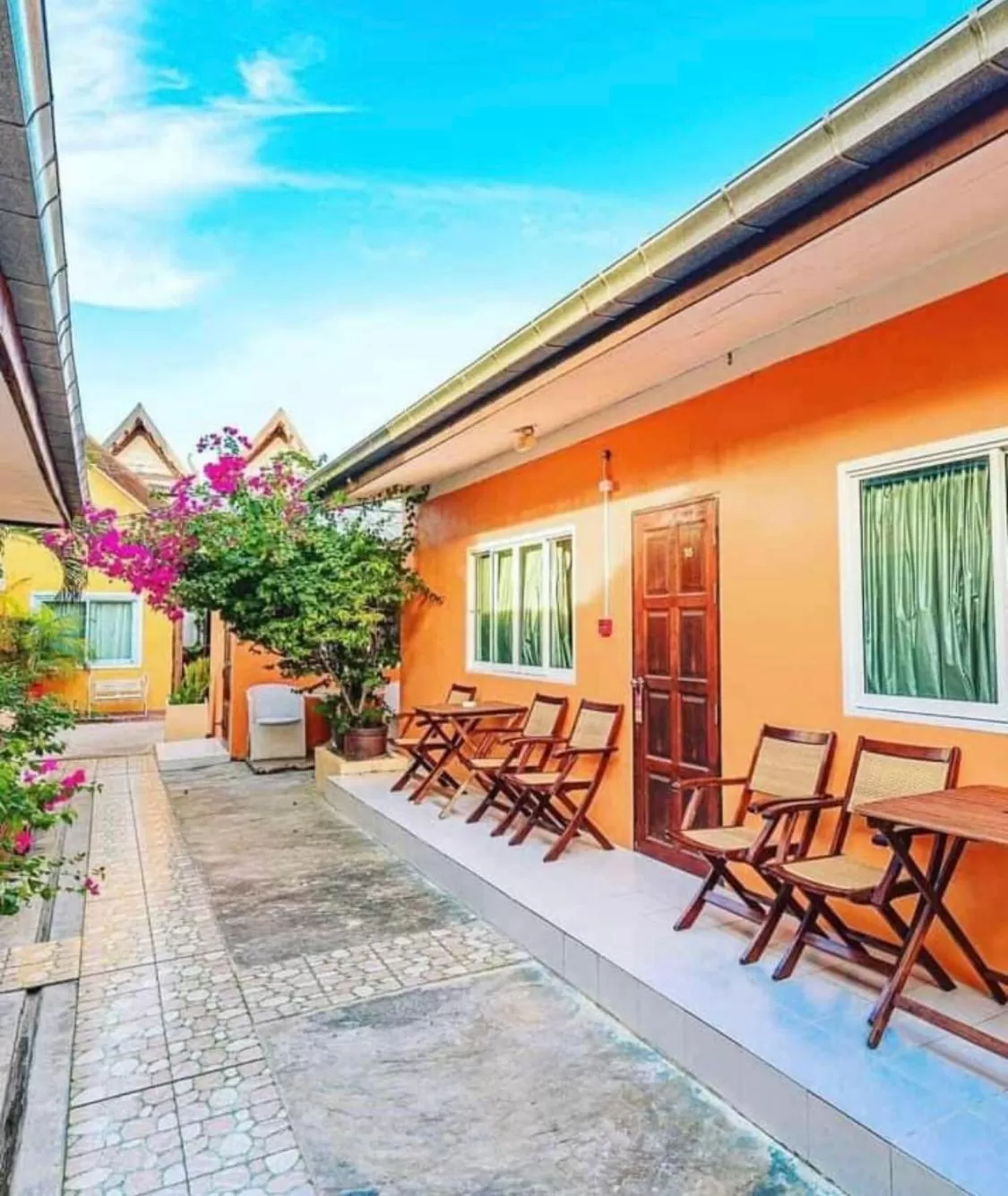 Garden view in MANDARIN LODGE by victor