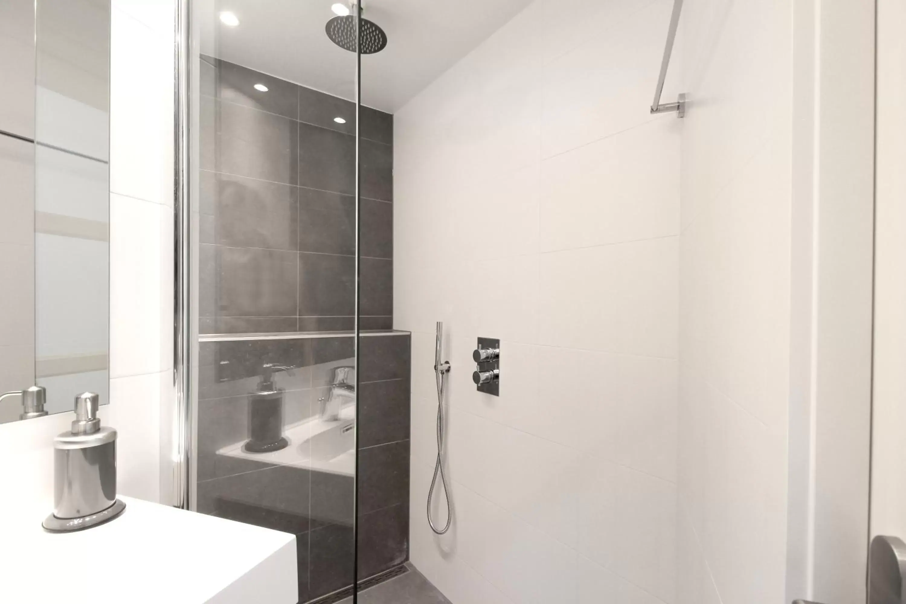 Bathroom in Great private suite in Jordaan near CS