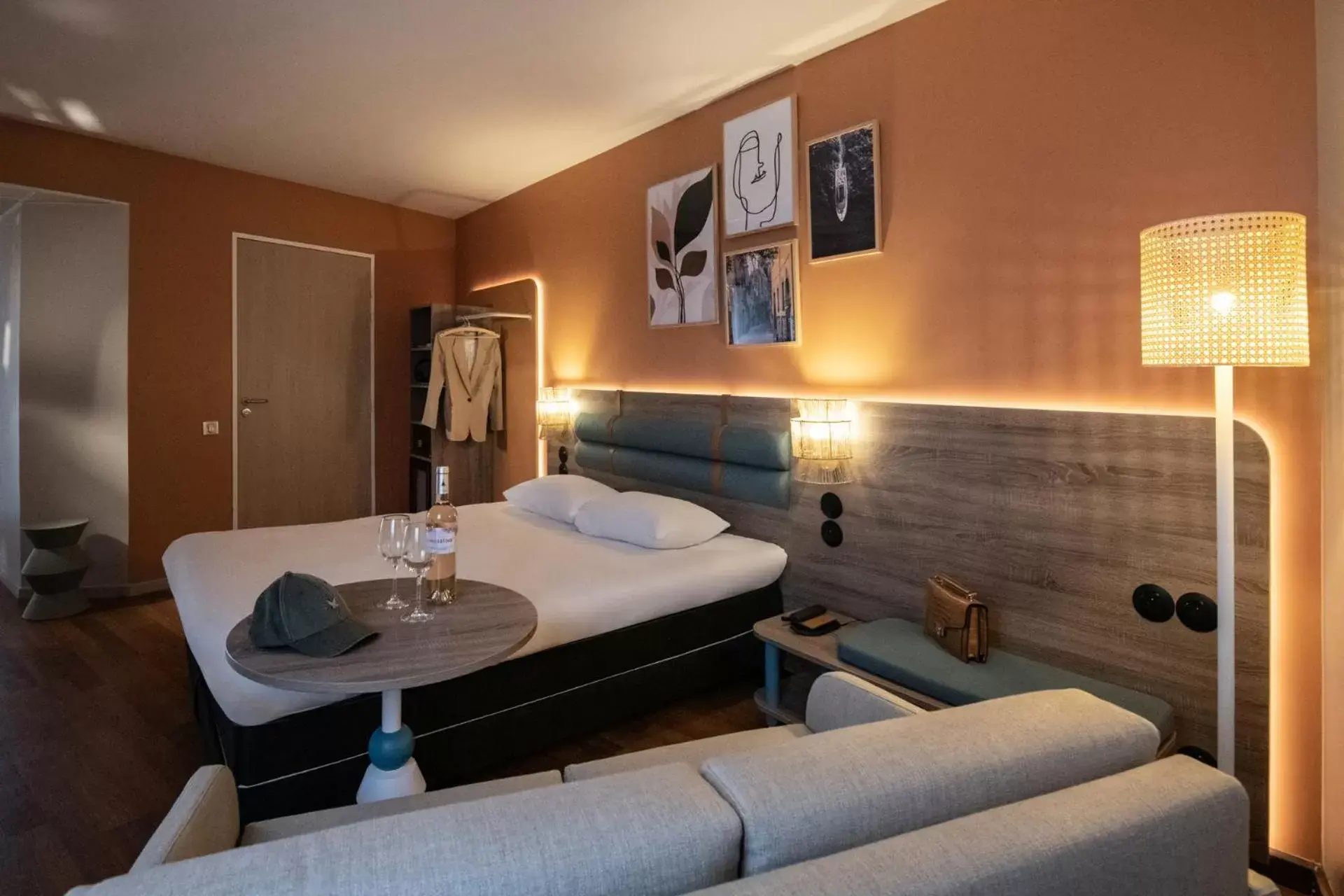 Photo of the whole room, Bed in ibis Golfe de Saint-Tropez