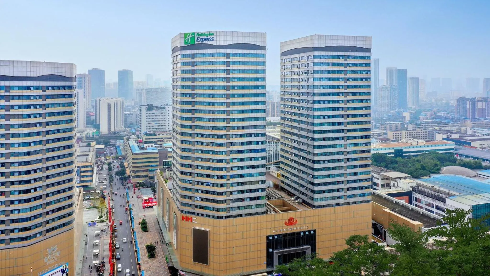 Property building in Holiday Inn Express Chengdu North Railway Station by IHG - Near Panda Base, Near Chunxi Road Free laundromat