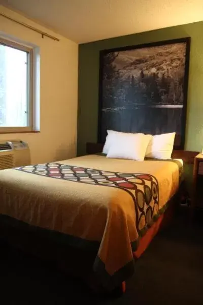 Bedroom in Super 8 by Wyndham Queensbury Glens Falls Bedroom in Super 8 by Wyndham Queensbury Glens Falls