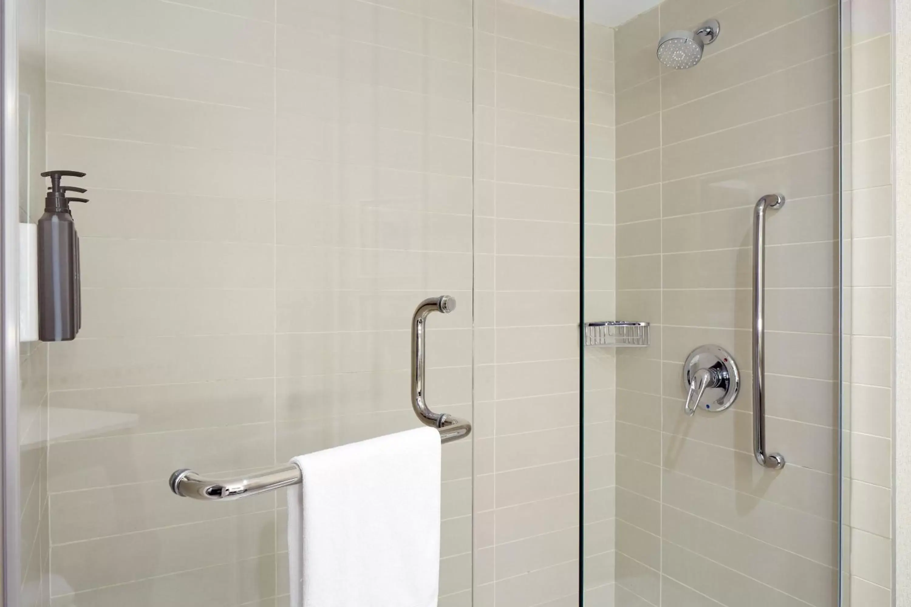 Bathroom in Sheraton Montreal Airport Hotel