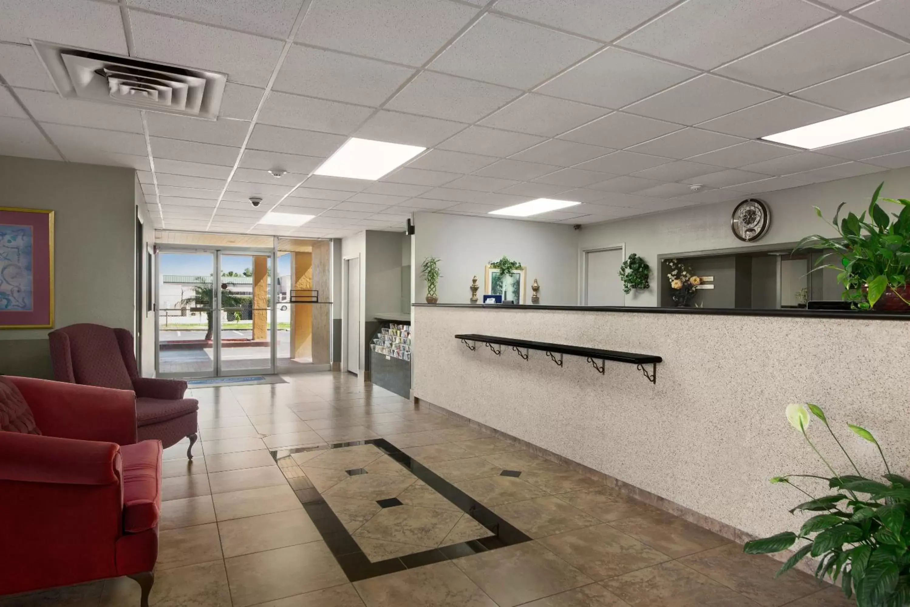 Lobby or reception, Lobby/Reception in Howard Johnson by Wyndham Winter Haven FL