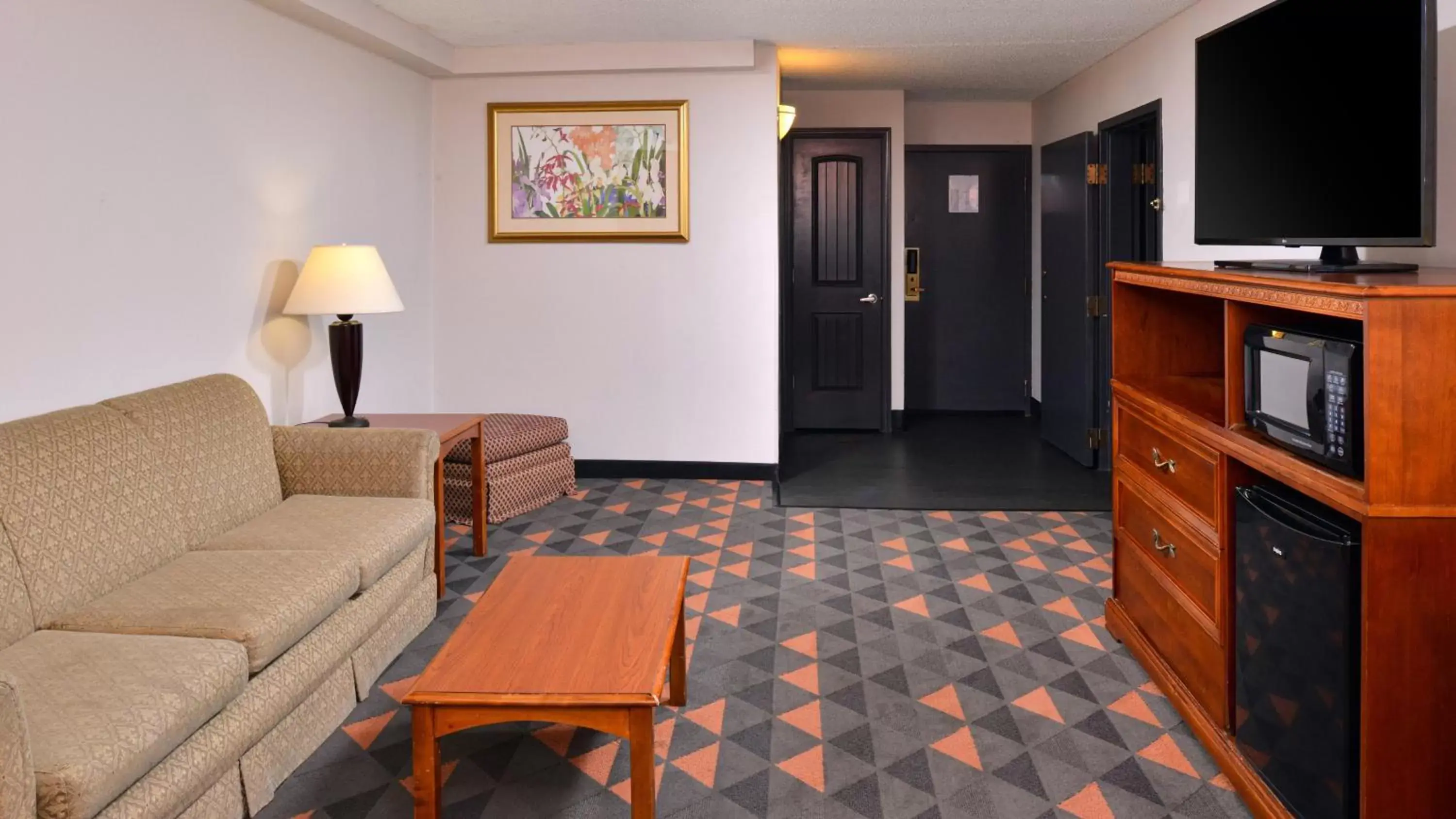 Bedroom, Seating Area in Holiday Inn Great Falls-Convention Center, an IHG Hotel