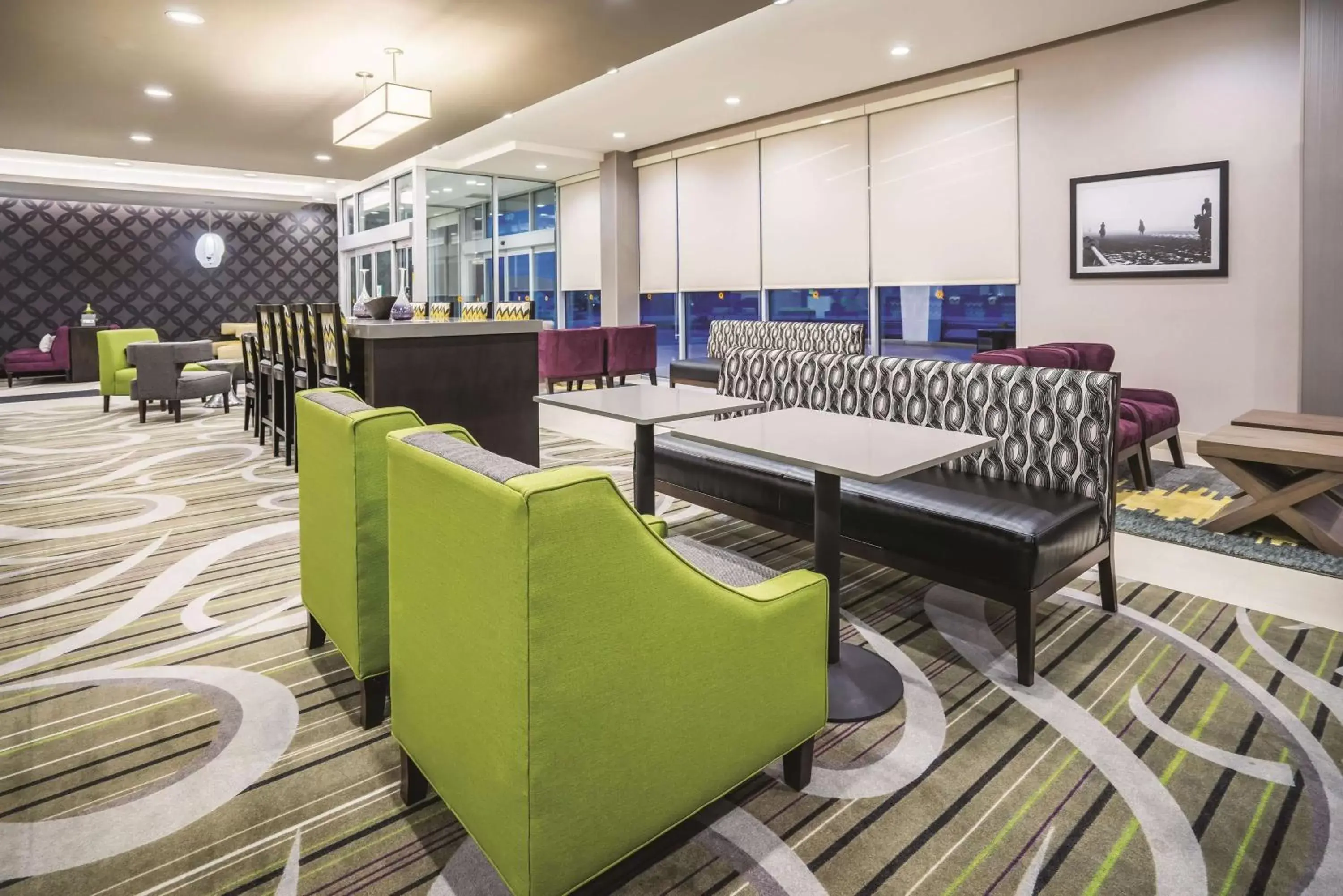 Lobby or reception, Lounge/Bar in La Quinta by Wyndham Clifton Park