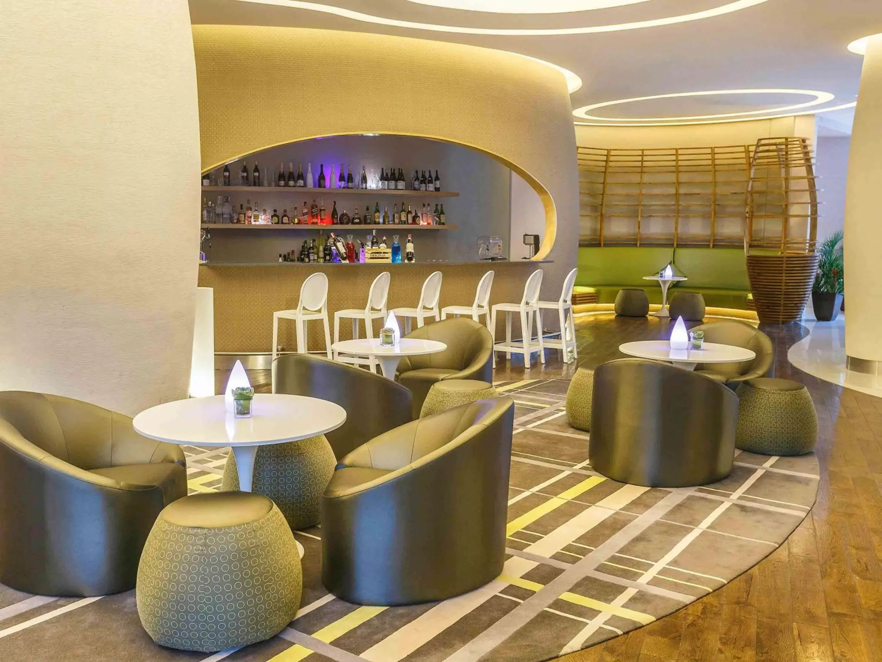 Restaurant/places to eat, Lounge/Bar in Novotel Manila Araneta City Hotel