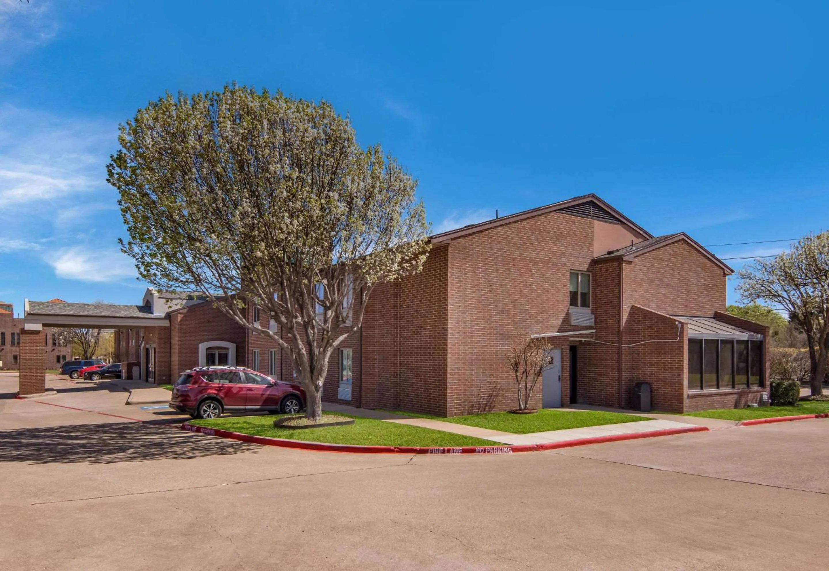 Property building in Quality Inn & Suites Richardson-Dallas