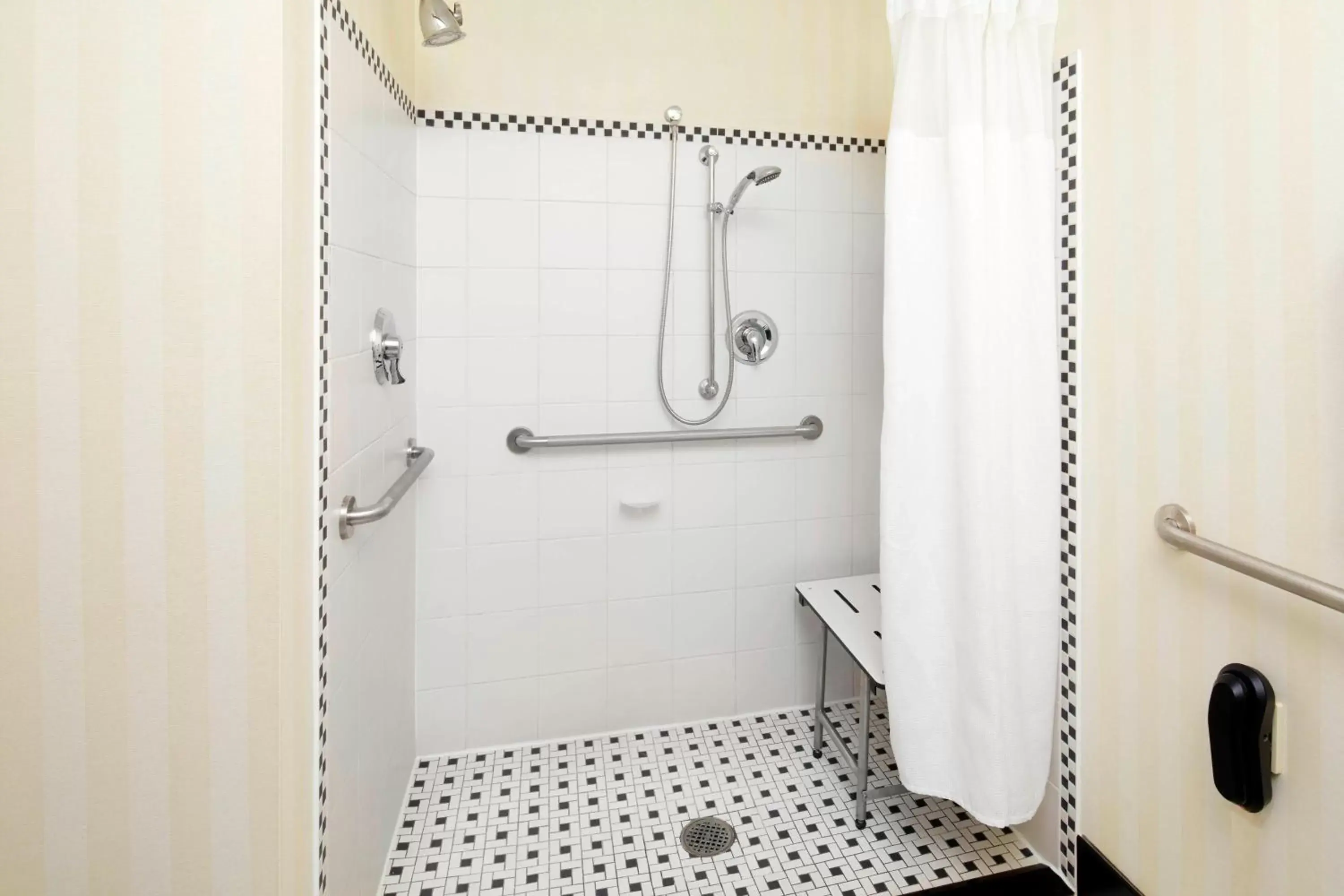 Bathroom in Fairfield Inn & Suites by Marriott Cumberland