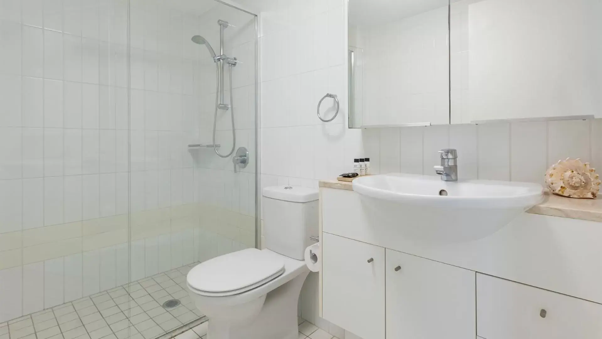 Toilet, Bathroom in Oaks Brisbane on Felix Suites