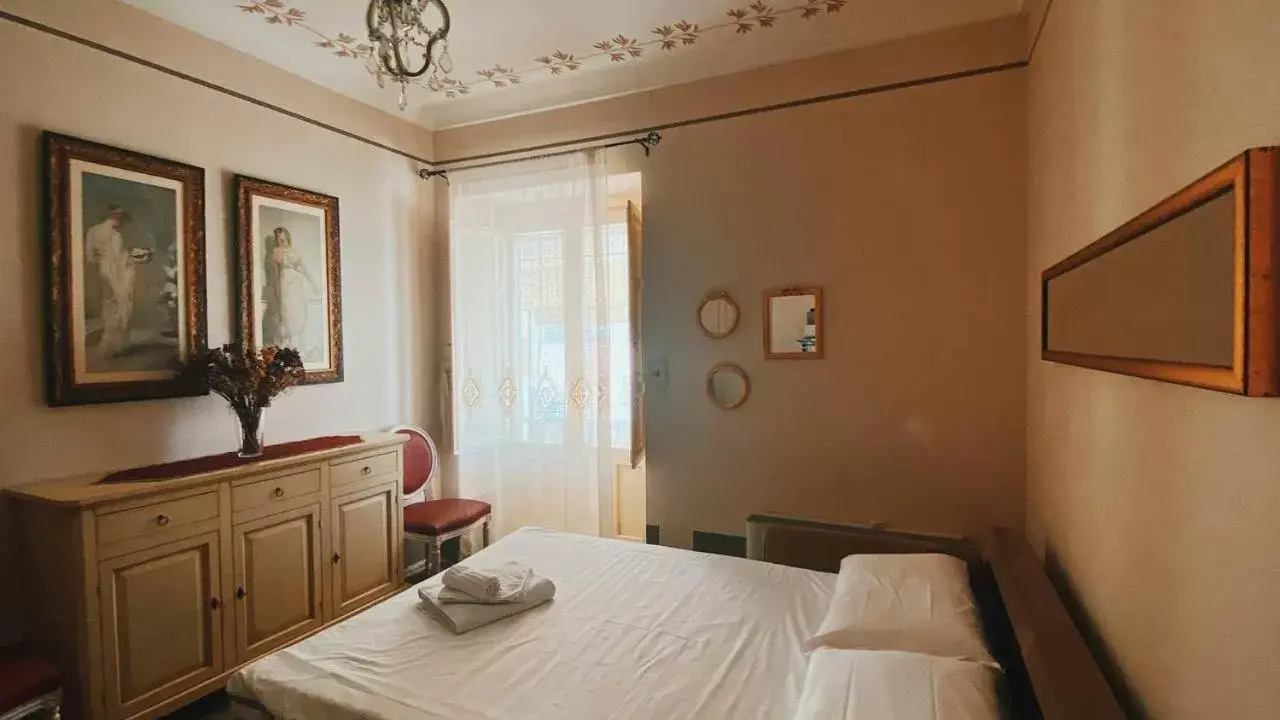 Bedroom, Bed in Palazzo Gambuzza