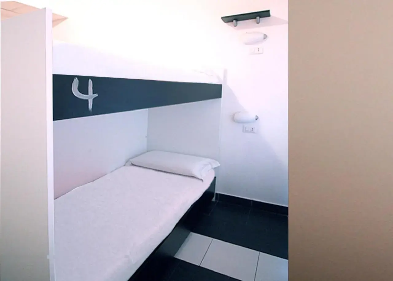 Bedroom, Bunk Bed in New Generation Hostel Milan Center