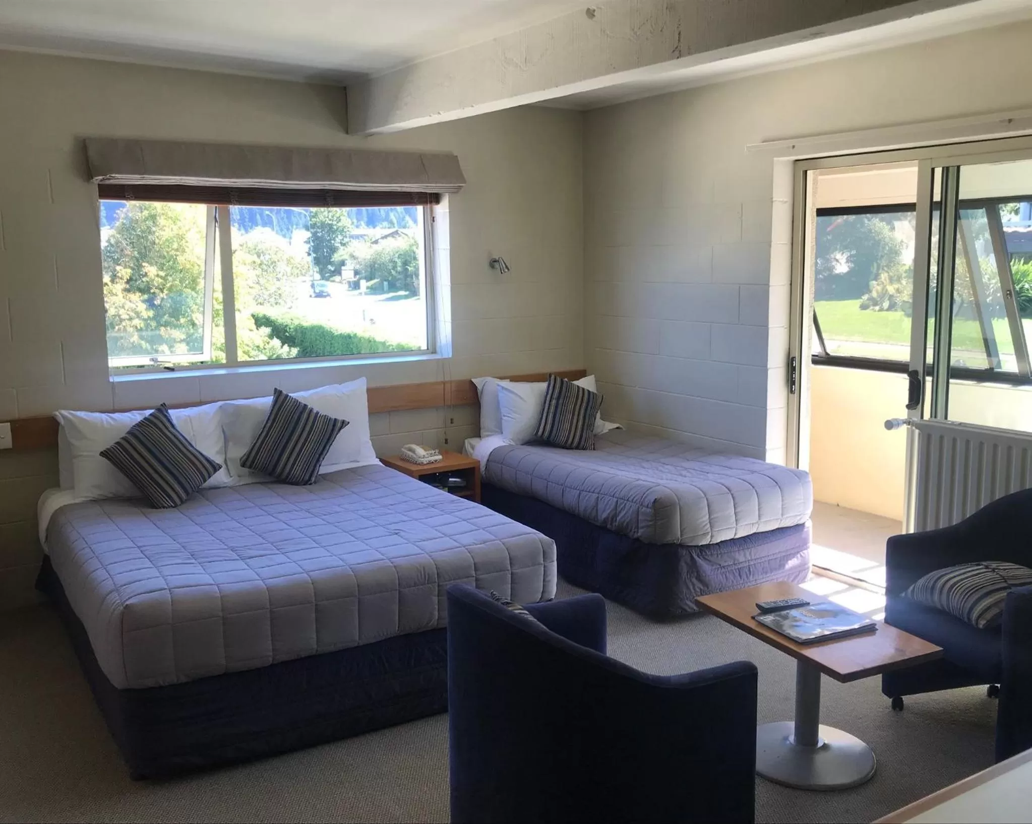 Bedroom, Bed in Earnslaw Lodge