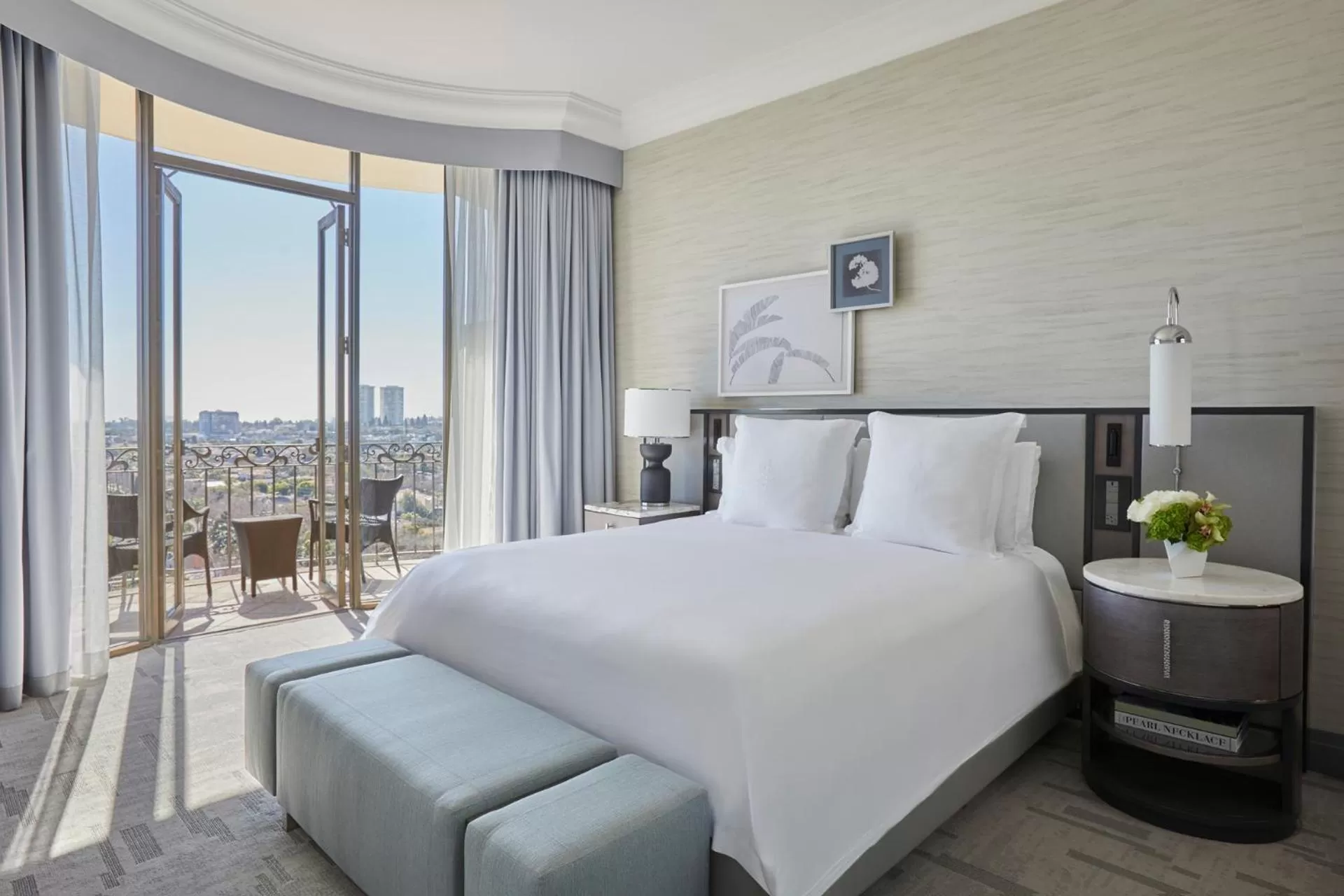 Balcony/Terrace, Bed in Beverly Wilshire, A Four Seasons Hotel