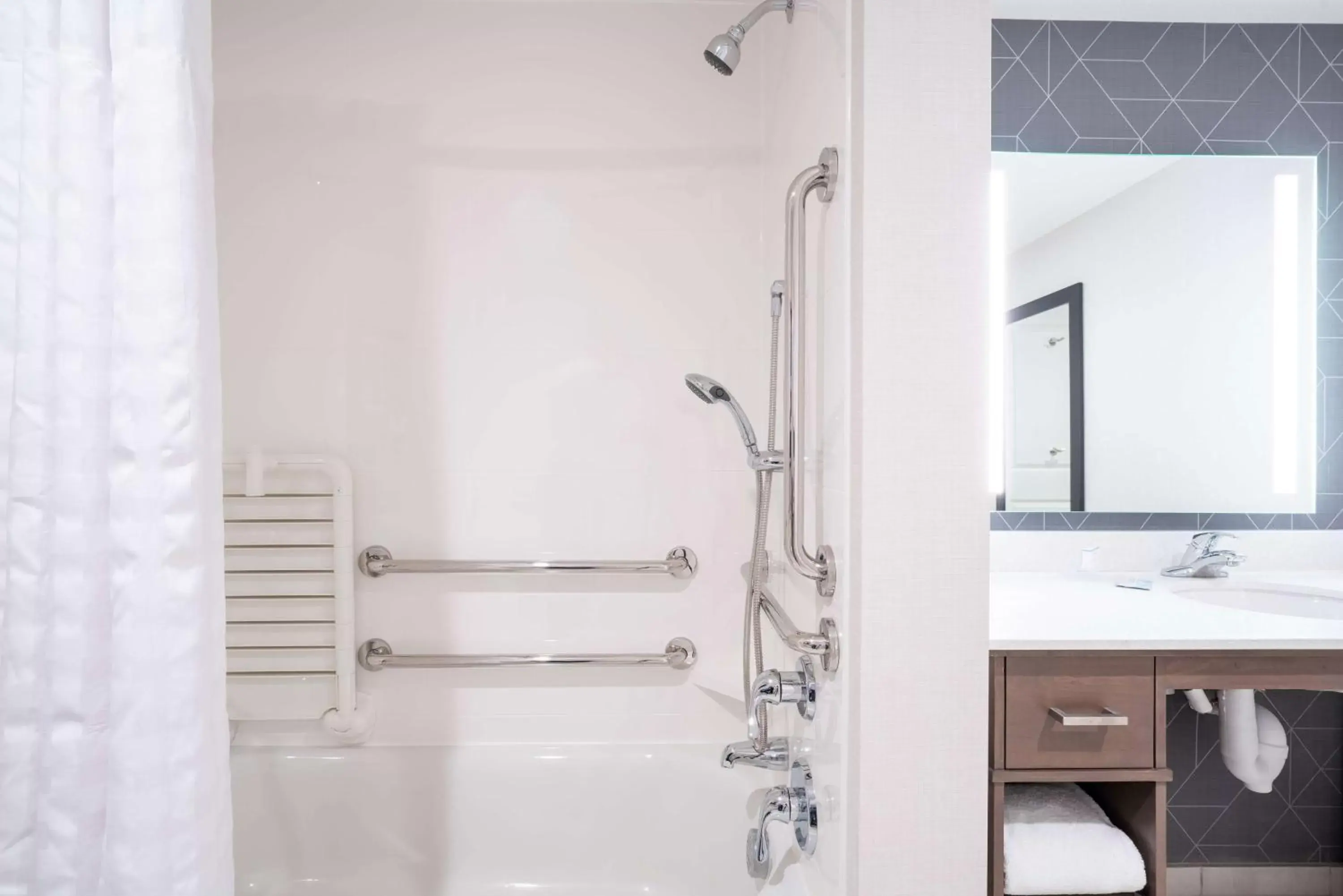 Bathroom in Homewood Suites By Hilton Sunnyvale-Silicon Valley, Ca
