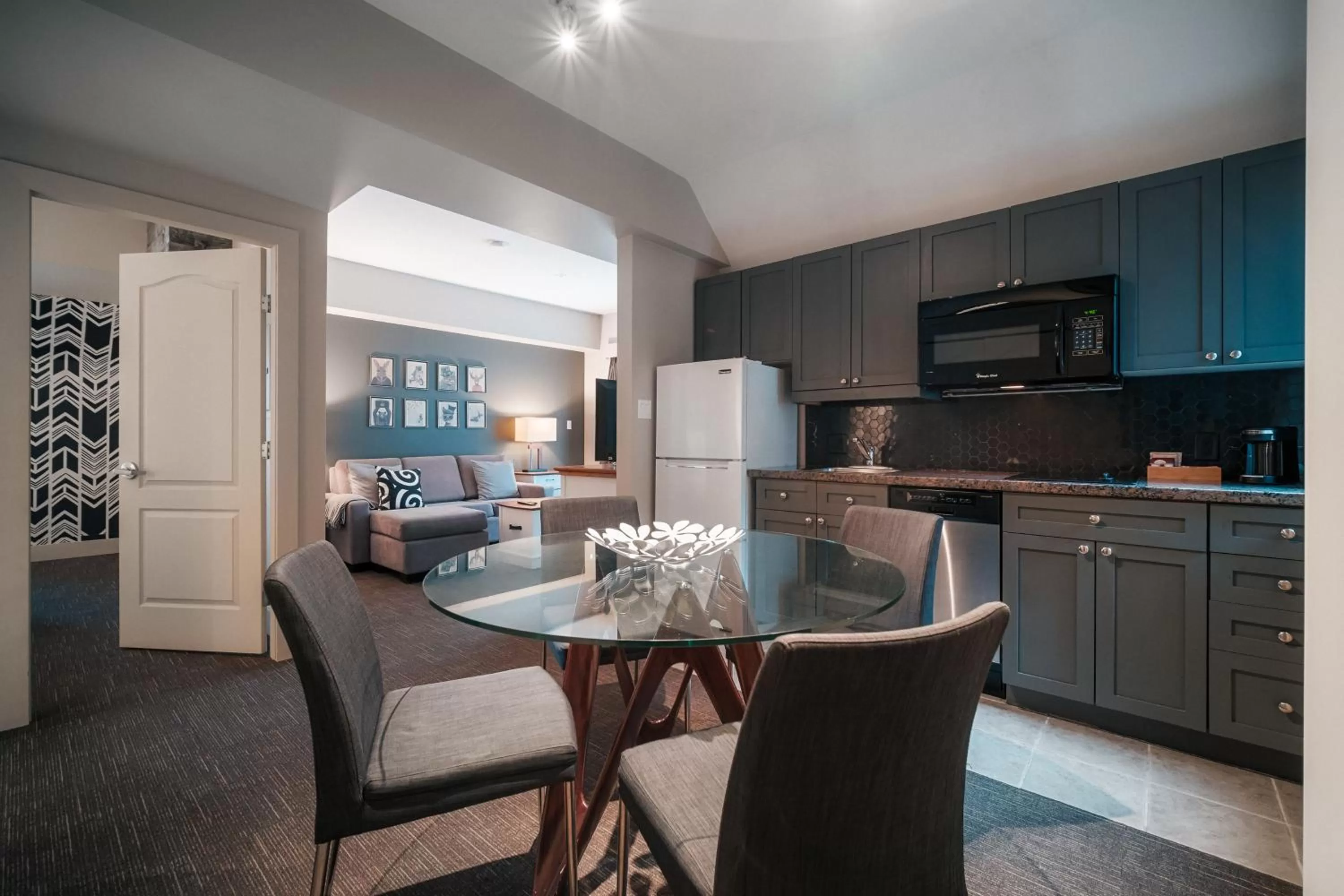 Dining area in Summit Lodge Boutique Hotel by Paradox