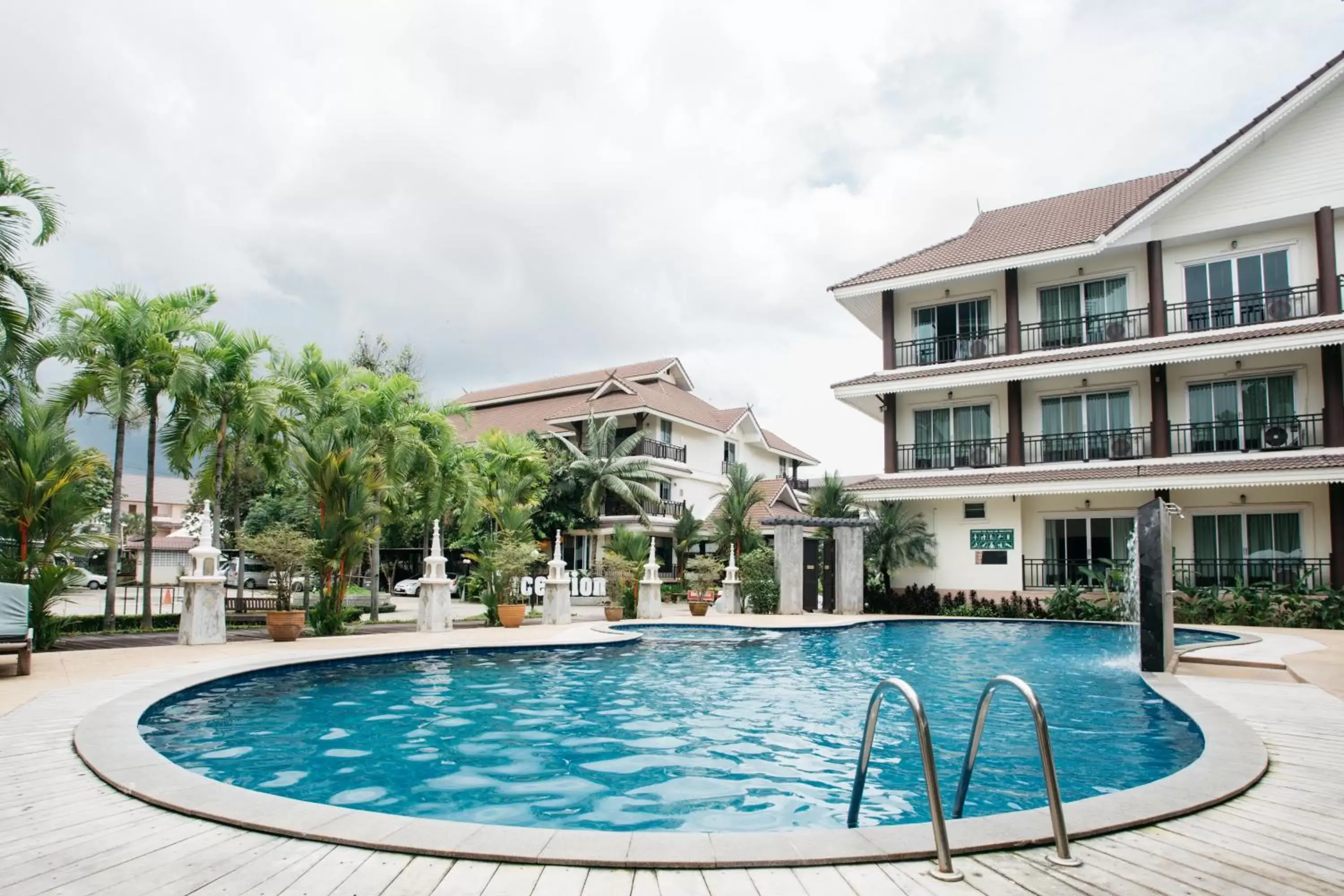 Pool view in Diamond Park Inn Chiangrai & Resort Pool view in Diamond Park Inn Chiangrai & Resort
