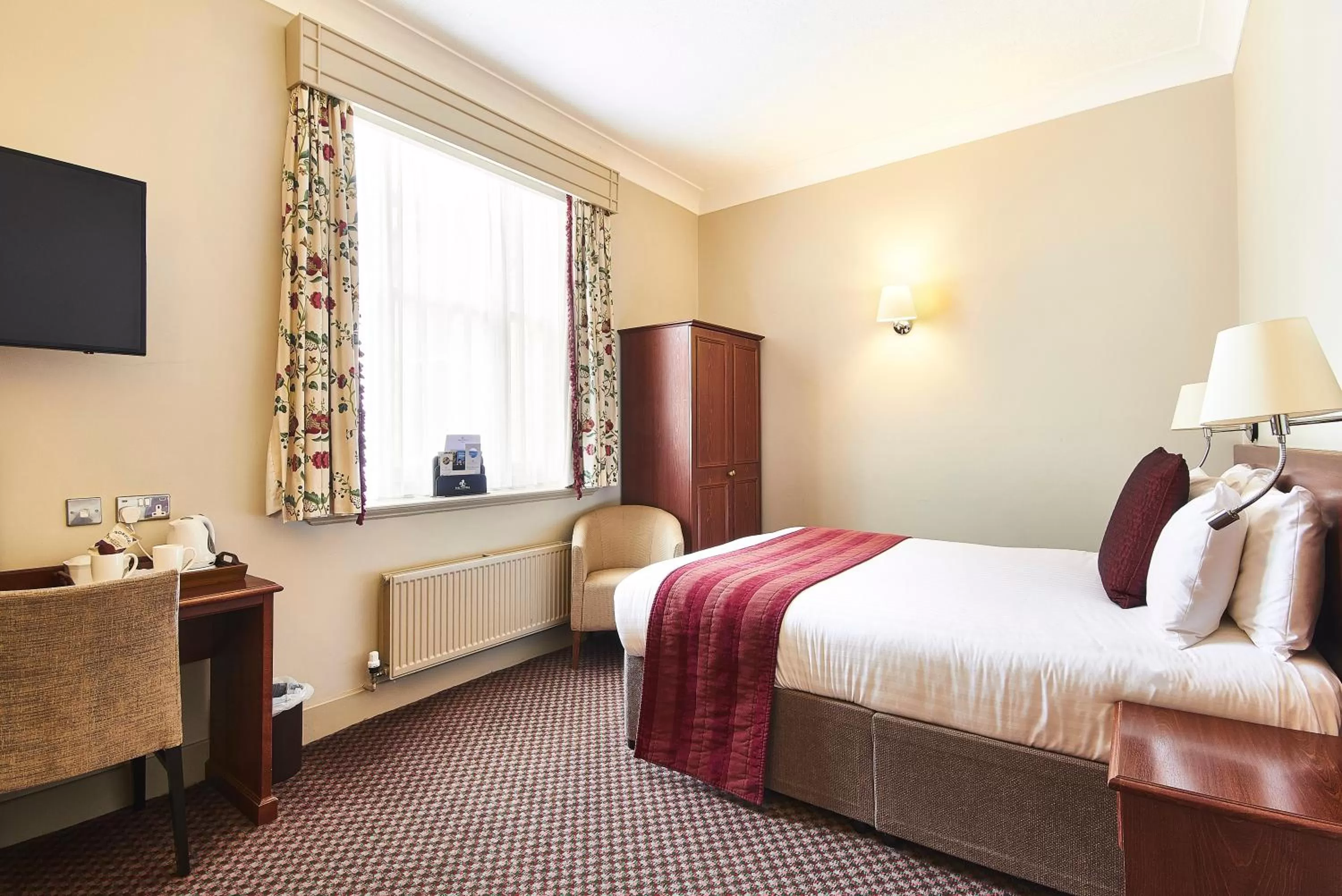 Bathroom, Bed in The Midland Hotel