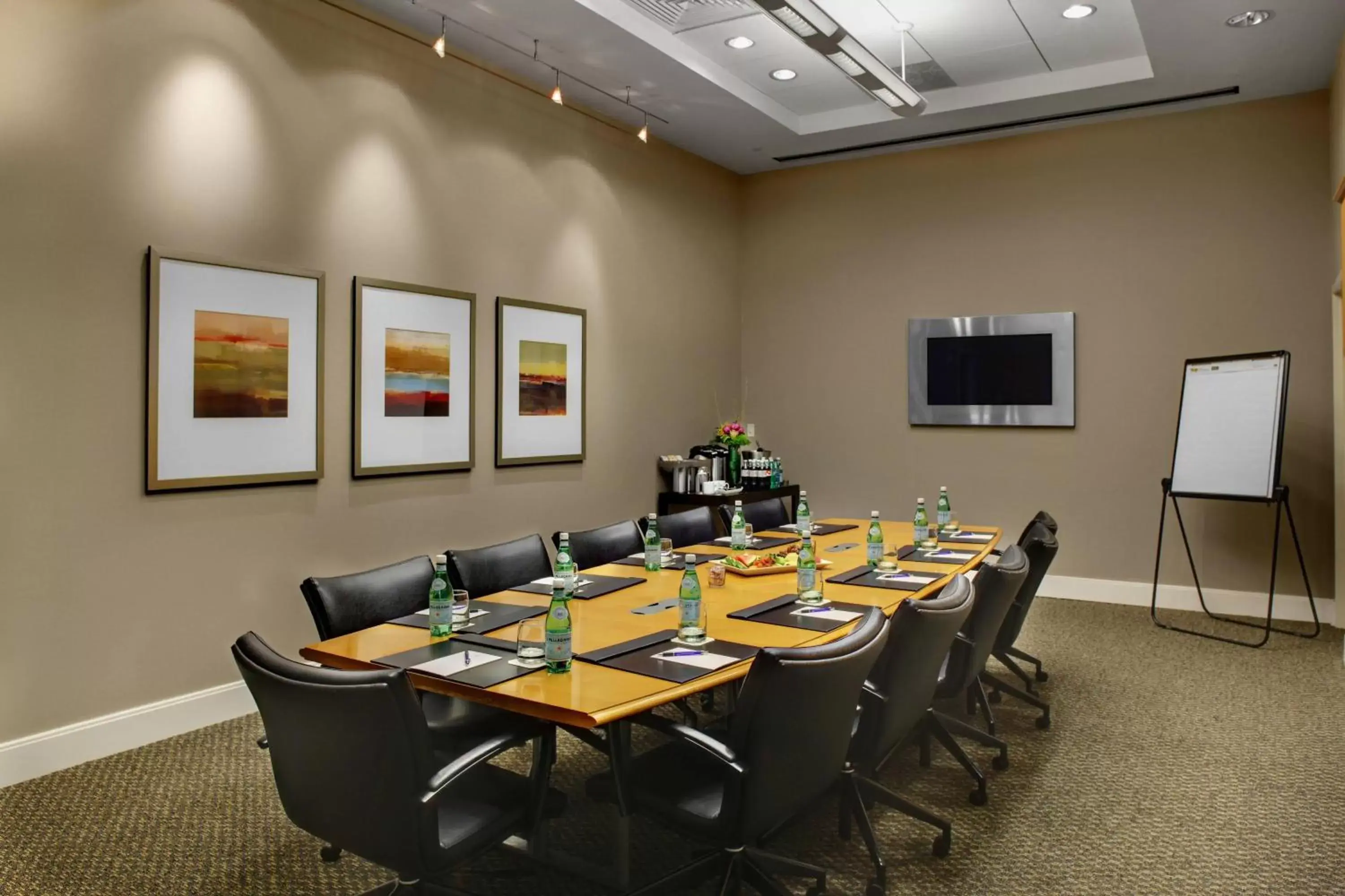 Meeting/conference room in Twelve Midtown, Marriott Autograph Collection