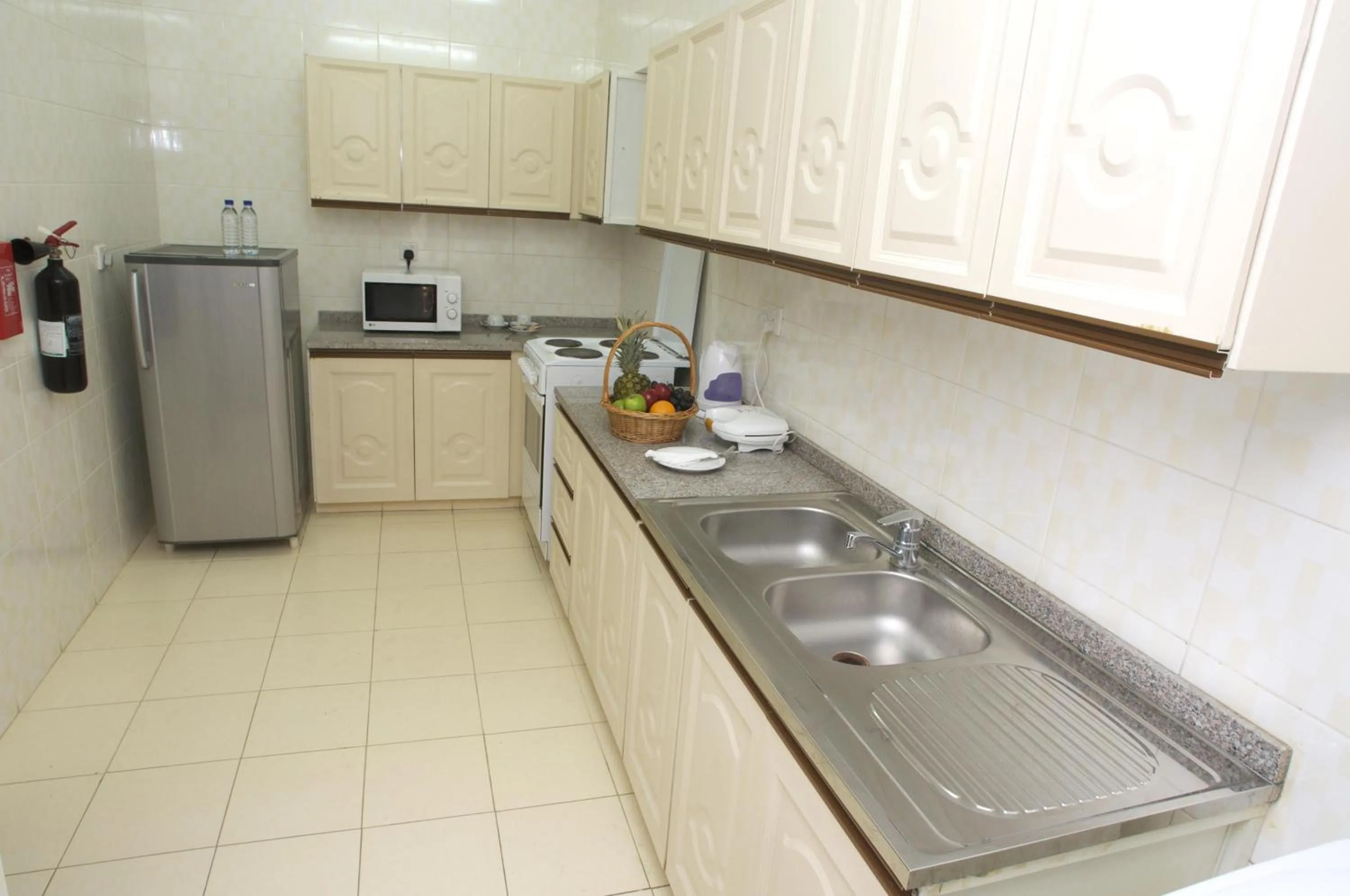 Kitchen or kitchenette in Safeer Plaza Hotel
