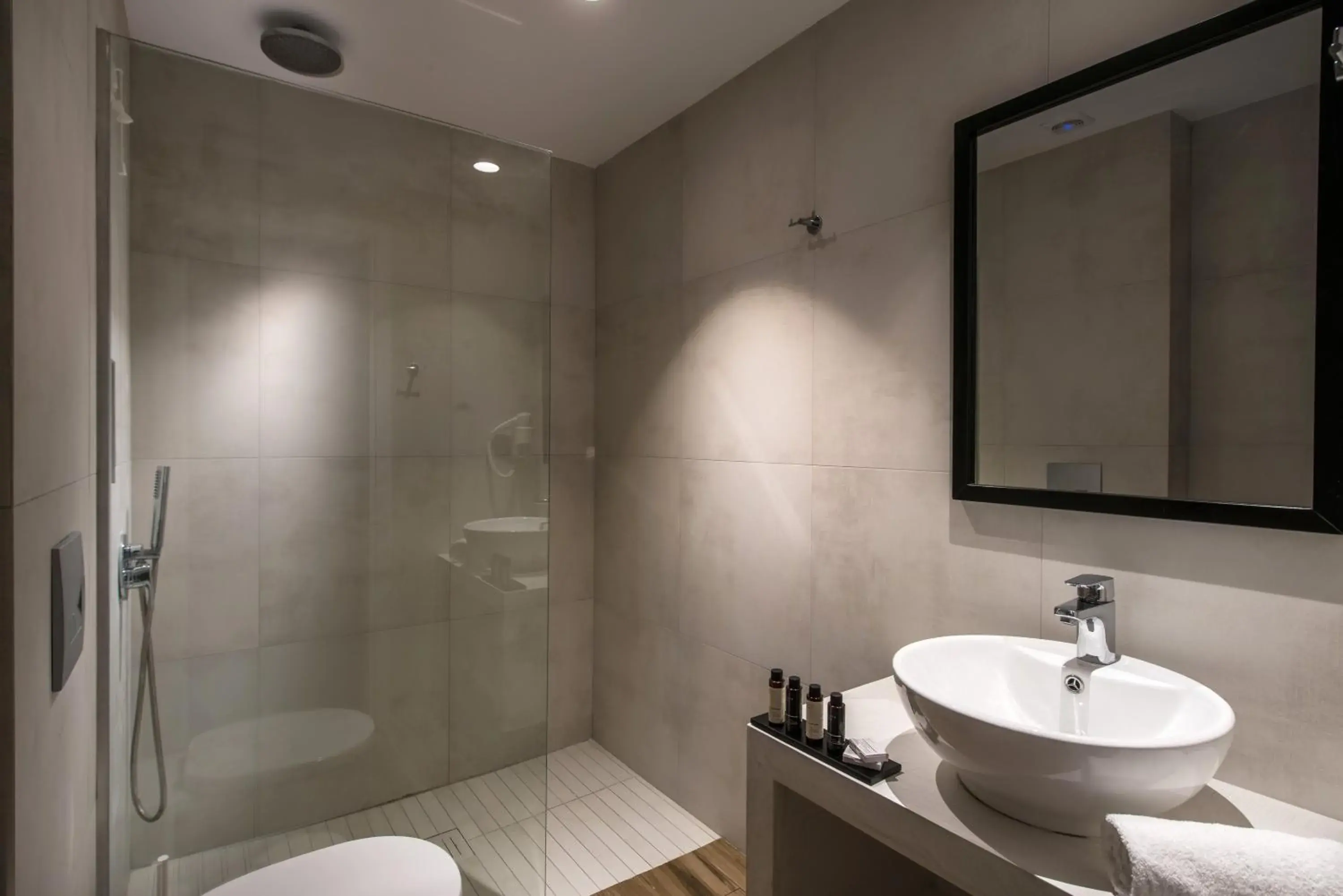 Shower, Bathroom in Mari Kristin Beach Hotel