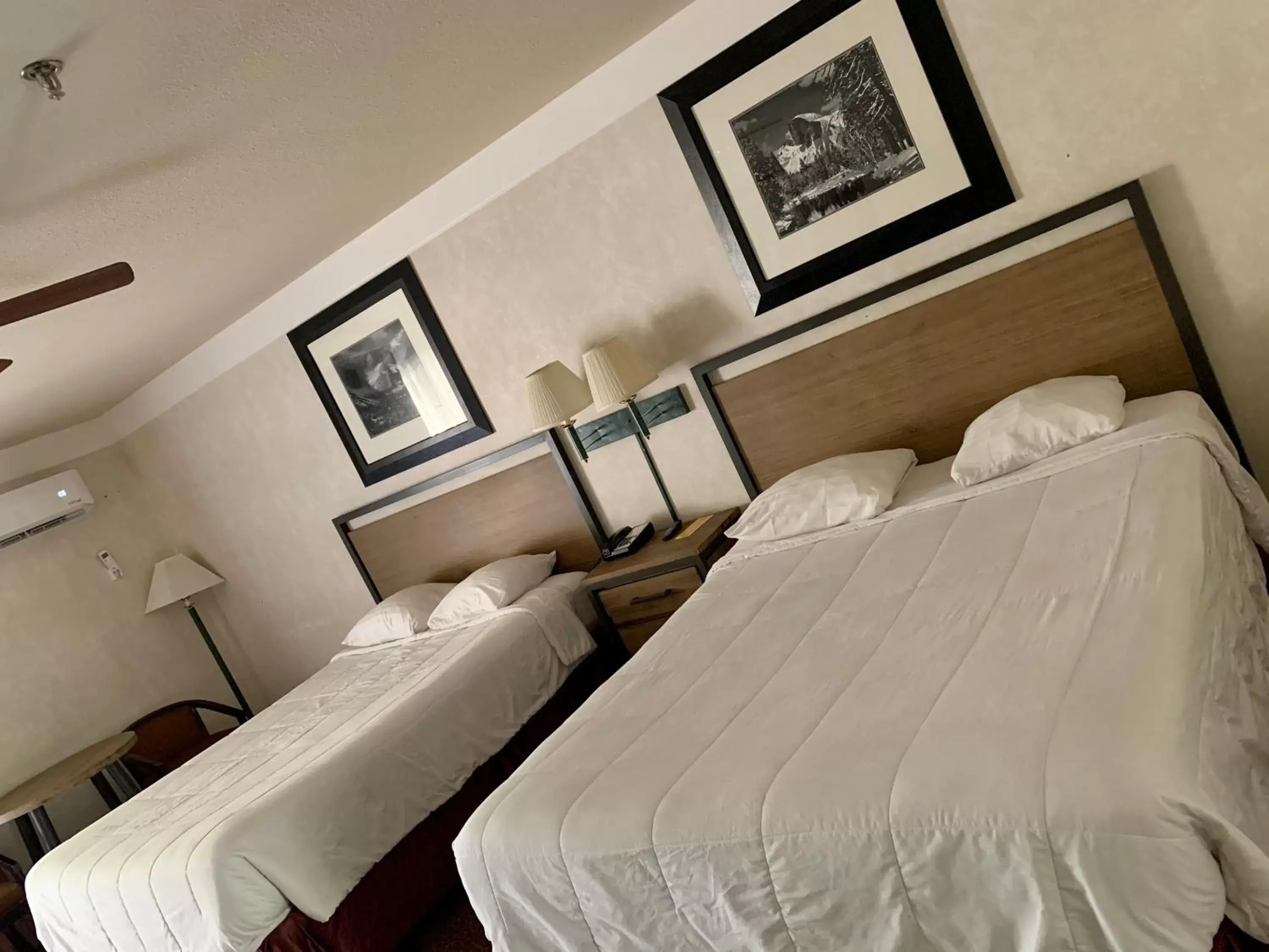 Bed in Yosemite View Lodge Bed in Yosemite View Lodge