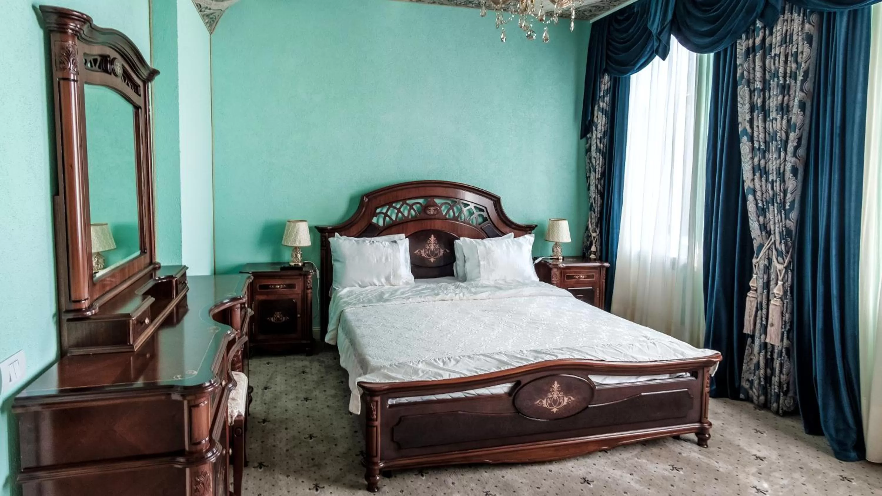 Deluxe King Suite in JMR Royal -Luxury Rooms & Private Sauna