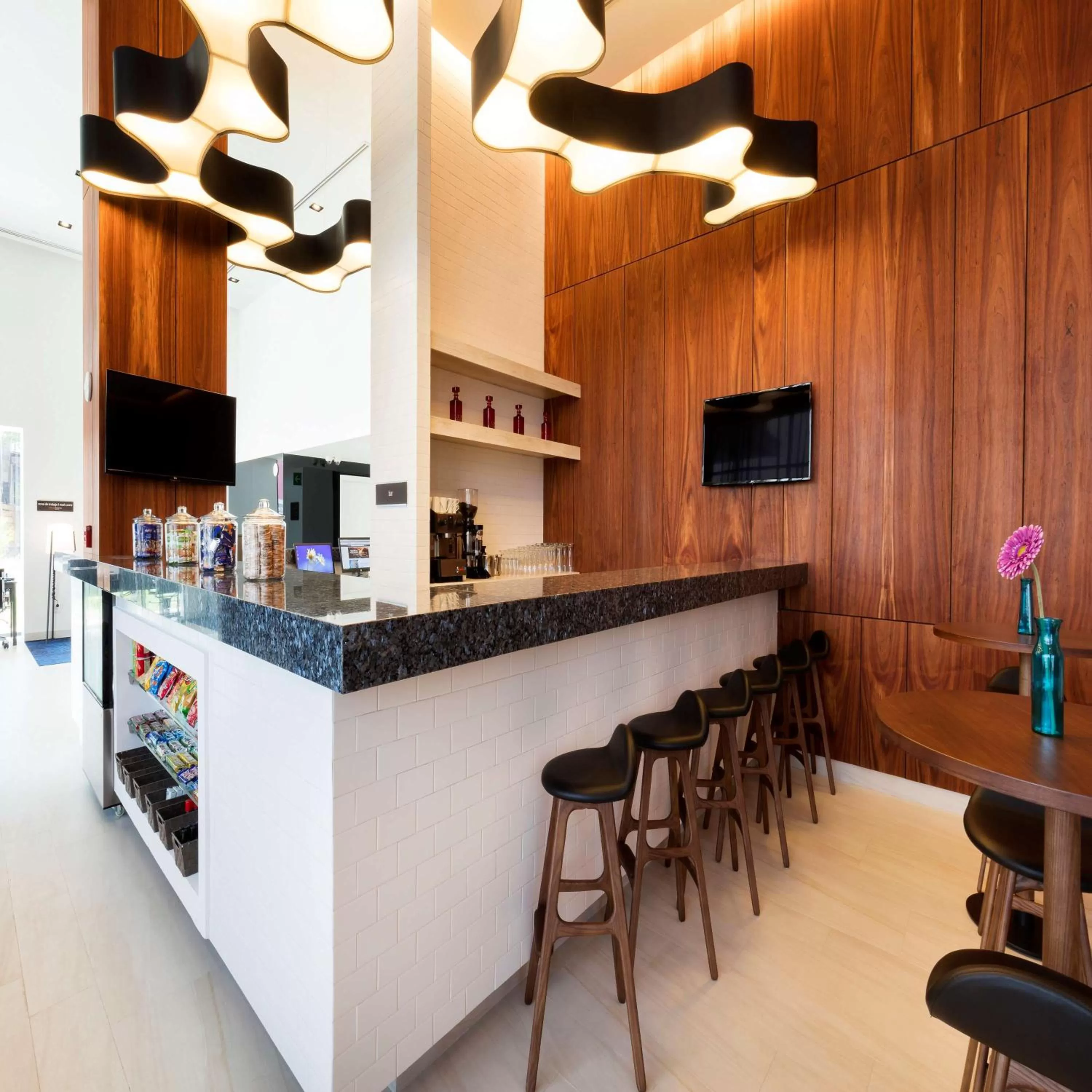 Lounge or bar in Hampton Inn By Hilton Cancun Cumbres