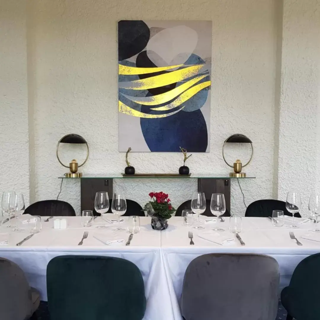 Restaurant/places to eat in Hotel De La Poste
