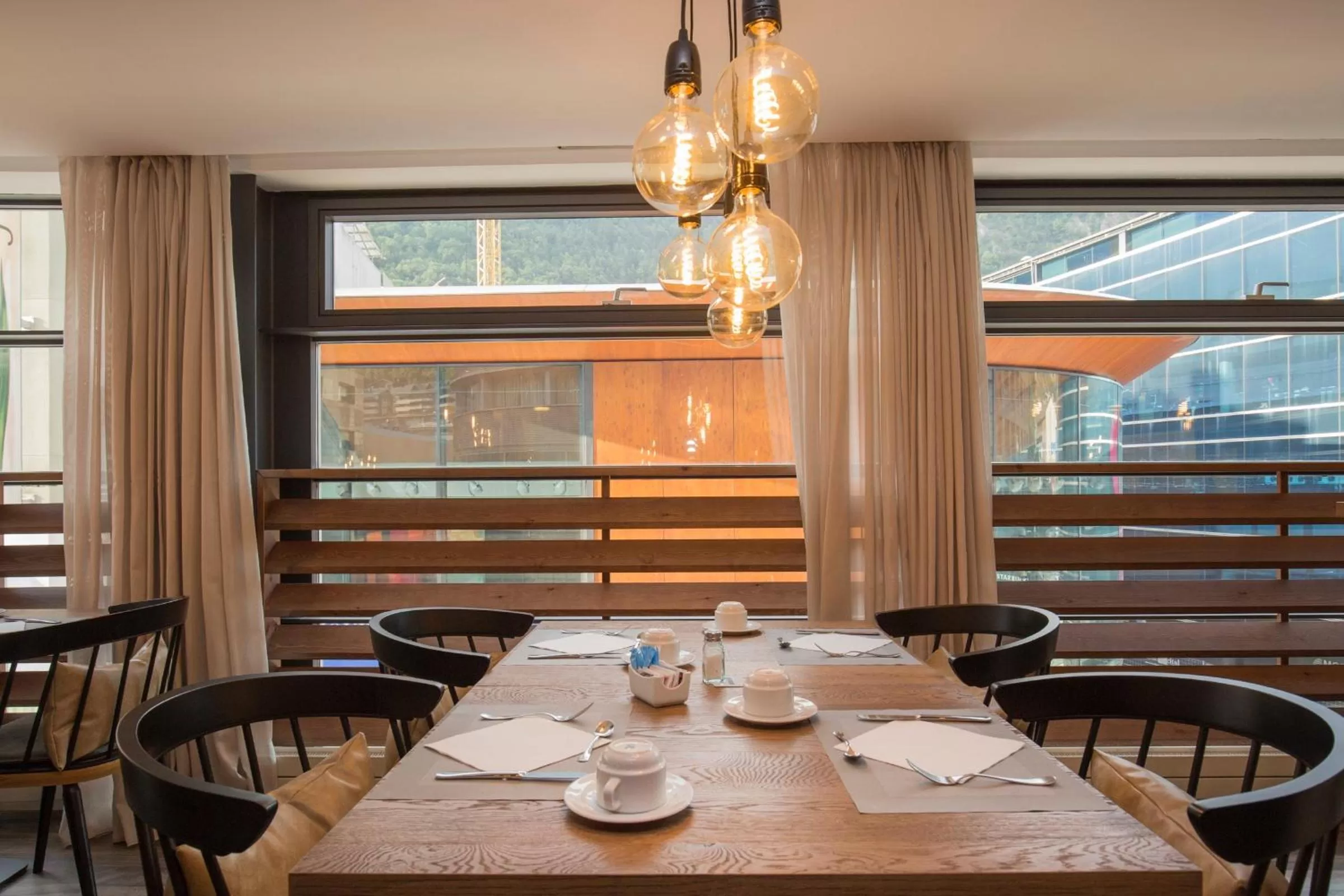 Restaurant/places to eat in Yomo Centric