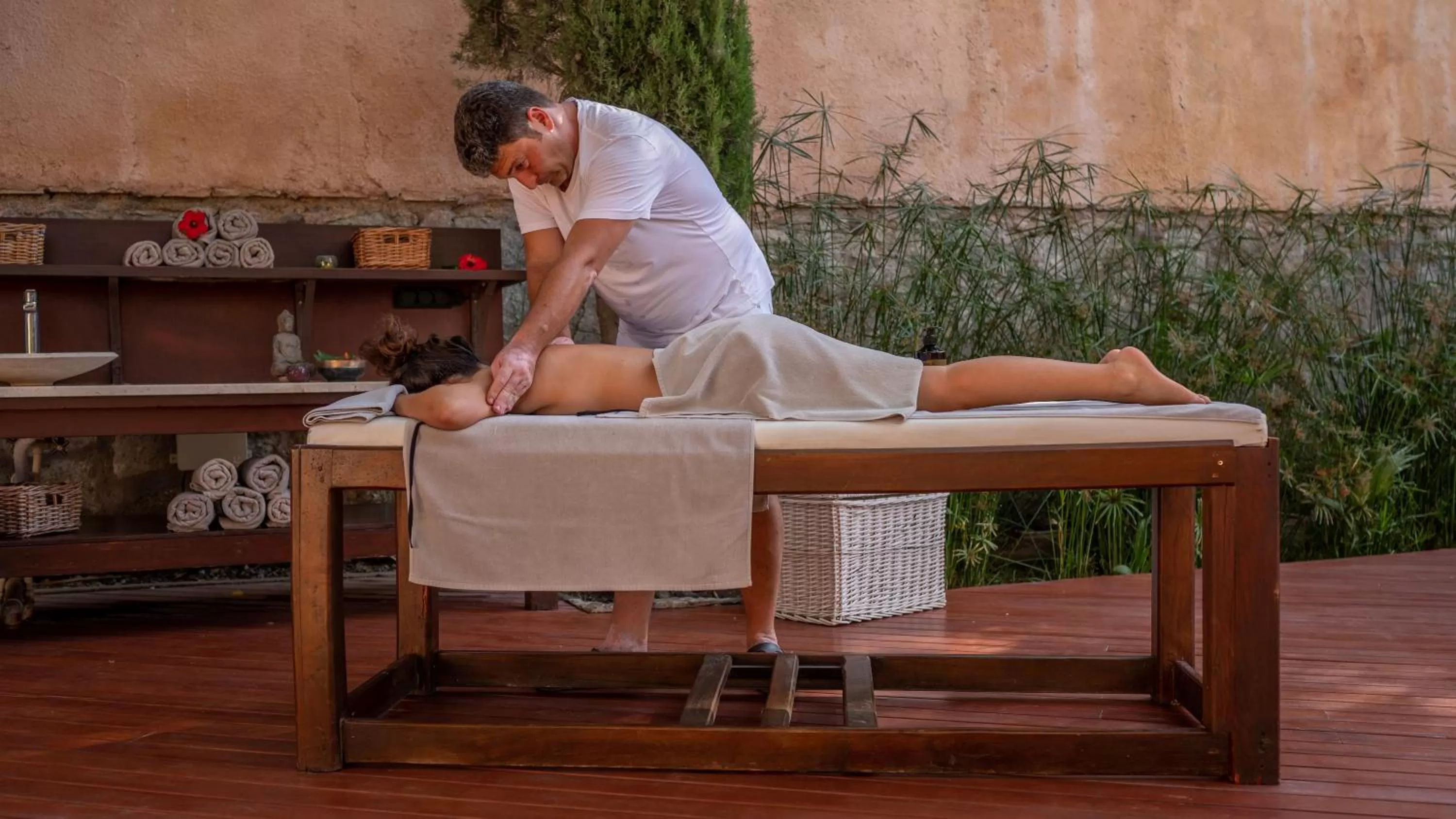Massage in 4reasons hotel + bistro | 12+