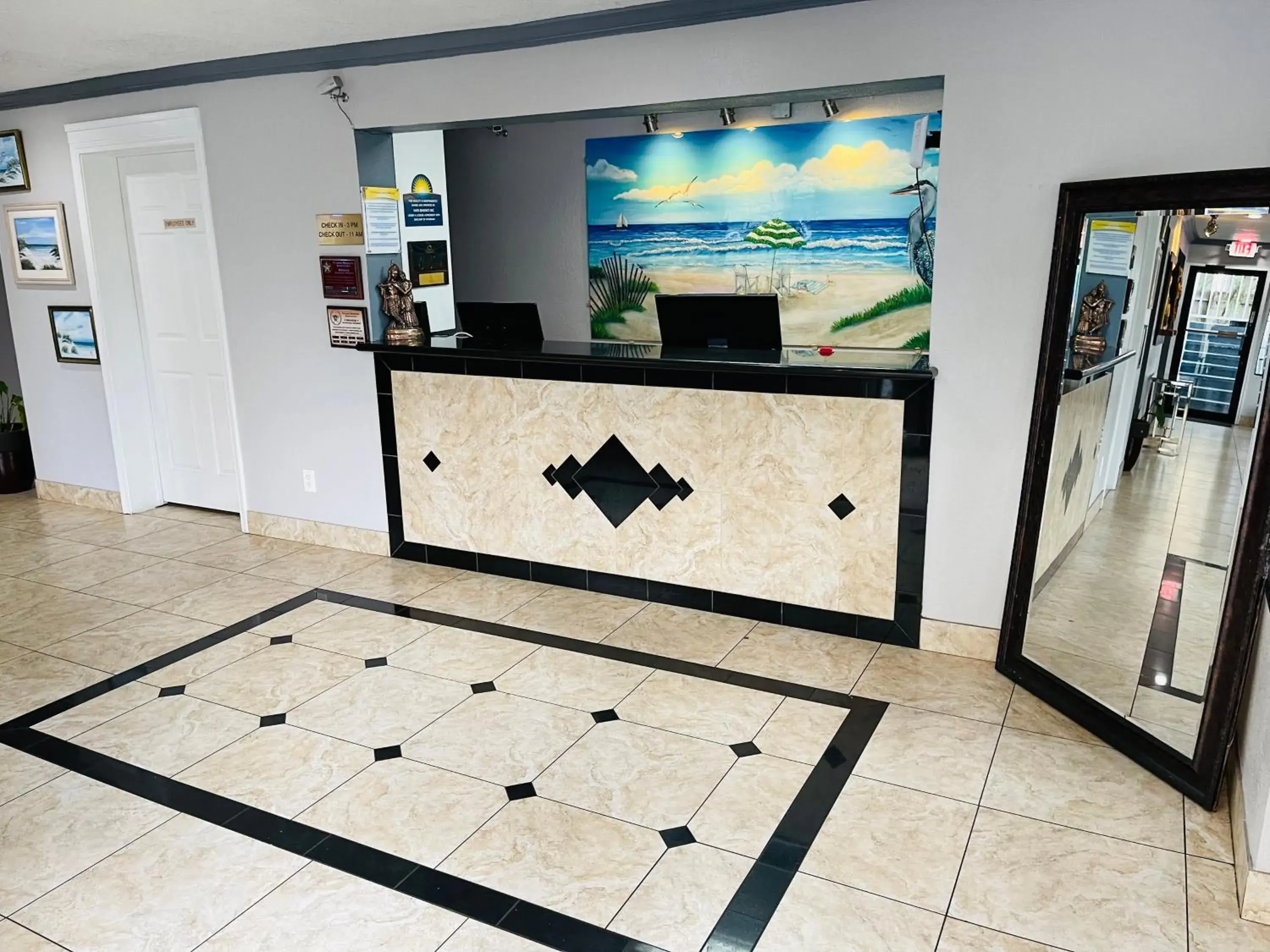 Lobby/Reception in Days Inn by Wyndham Fort Walton Beach