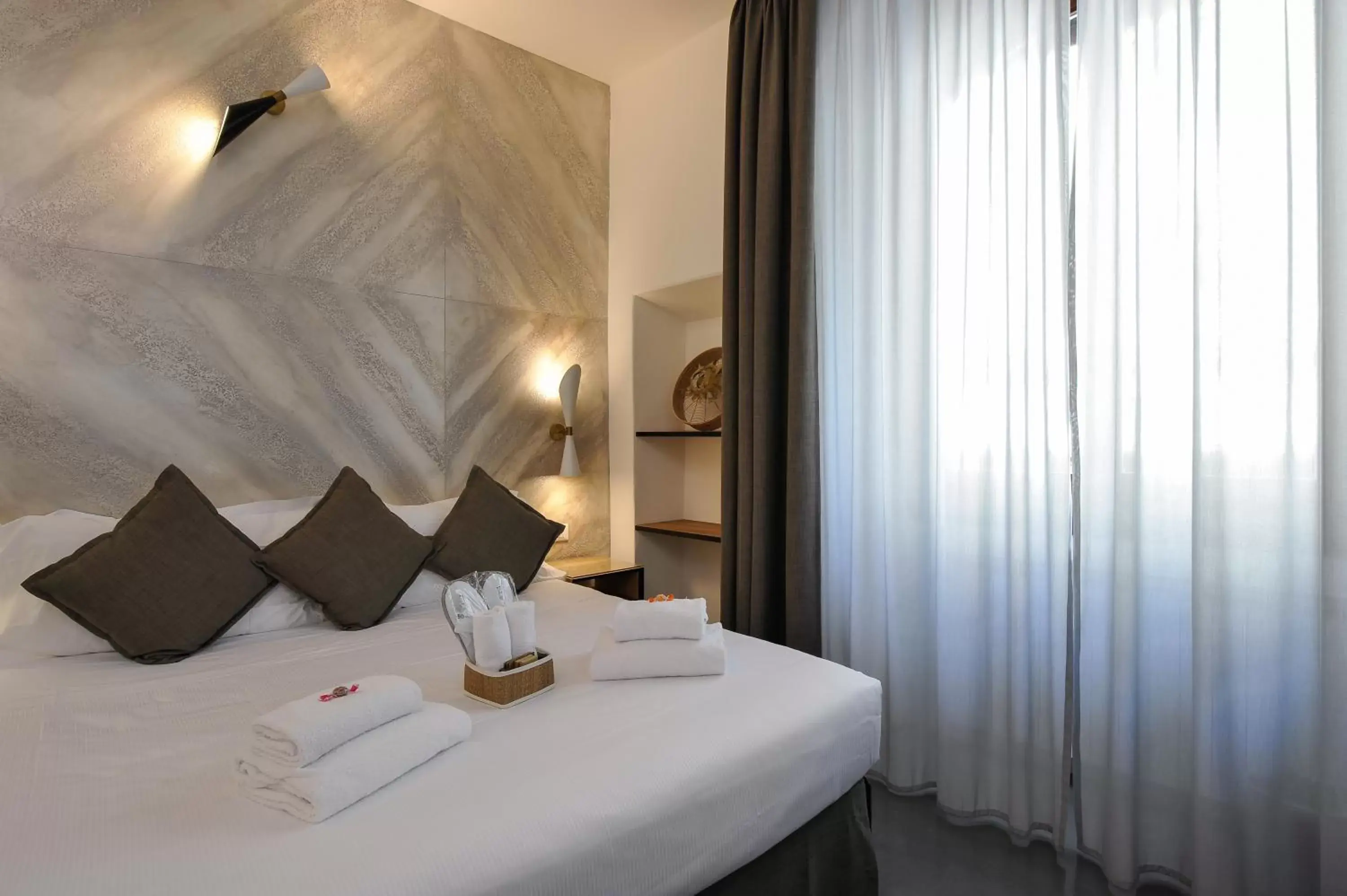 Bed in Hotel Lungarno Vespucci 50